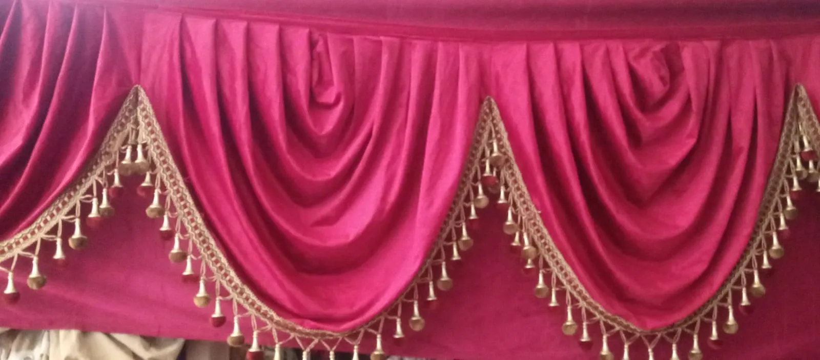 Maroon Velvet Palmet