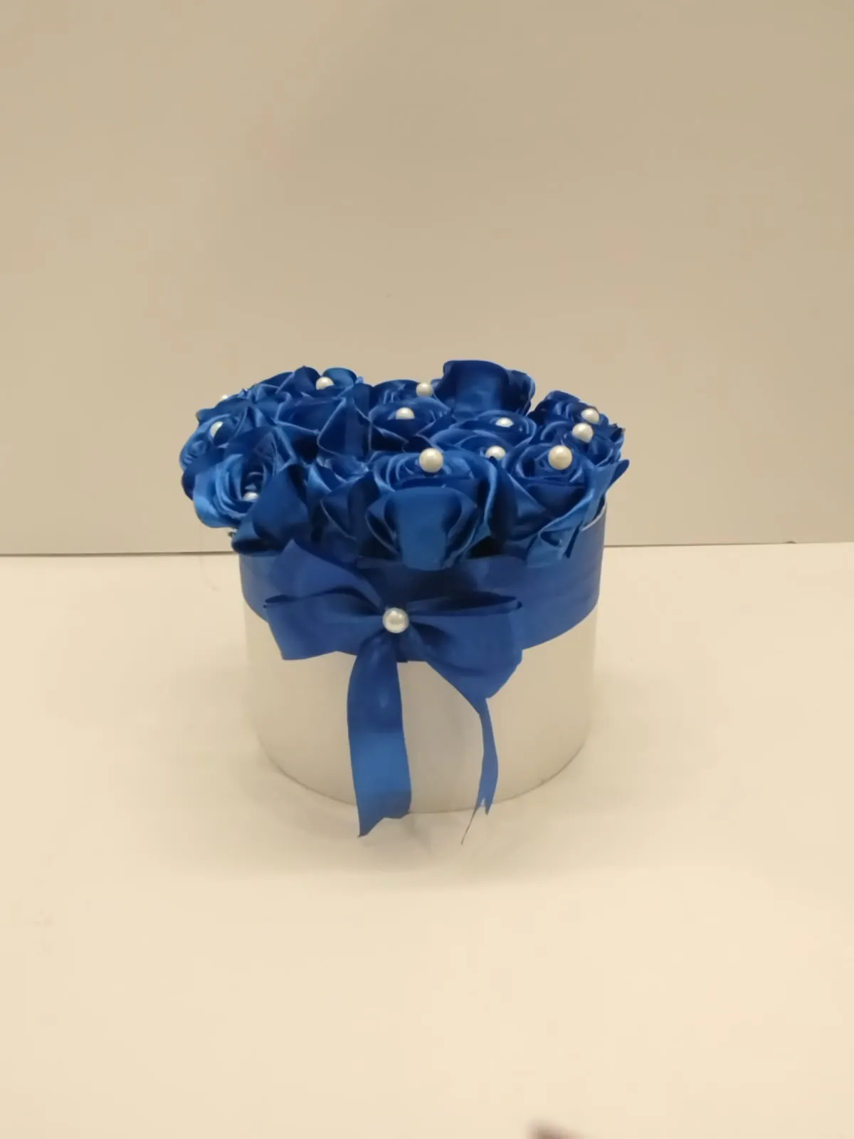 Round artificial flower box Size 8x8 inches Height 5 inches