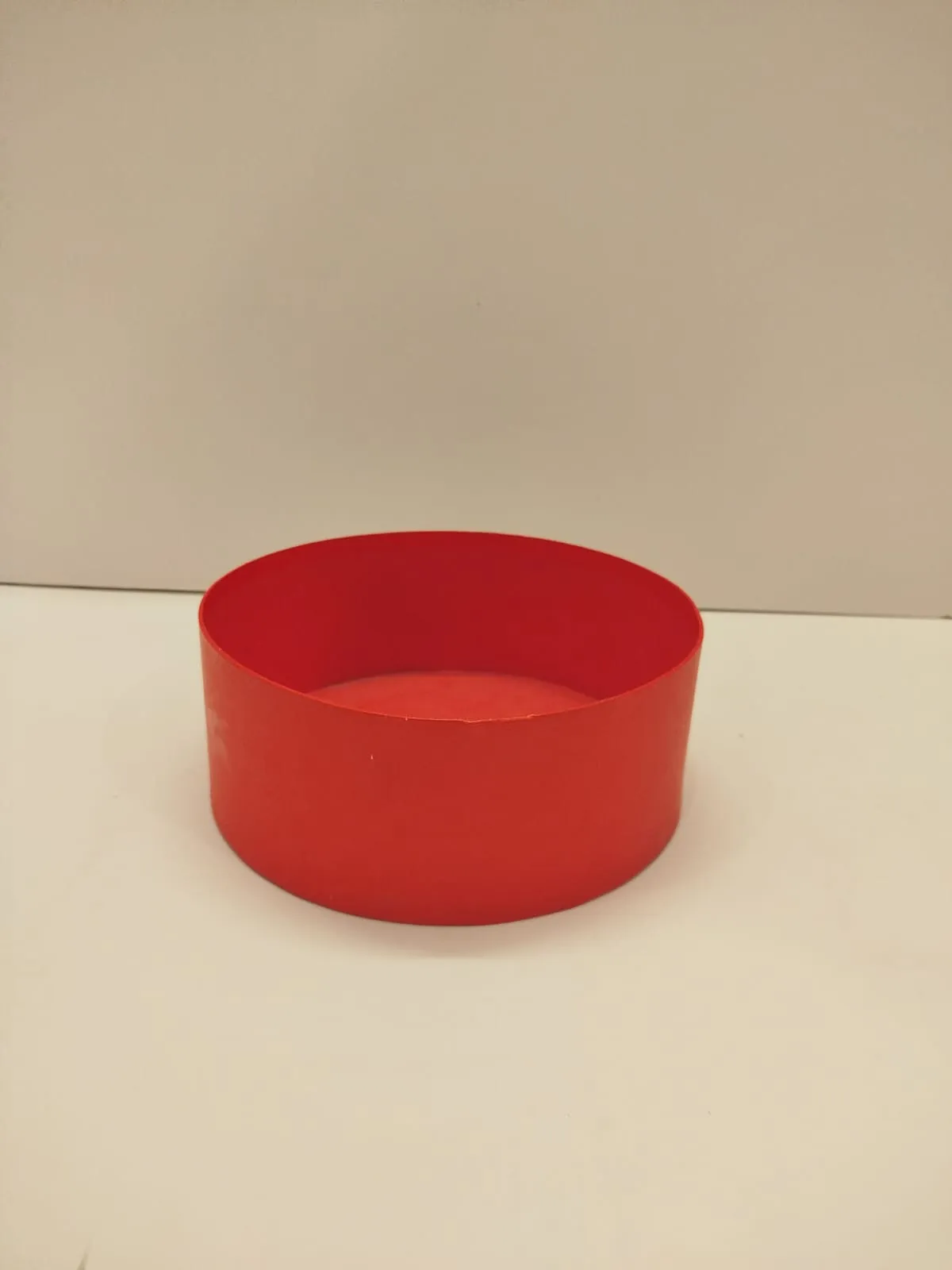 Red plain round box 9.5"x 9.5" x 4"