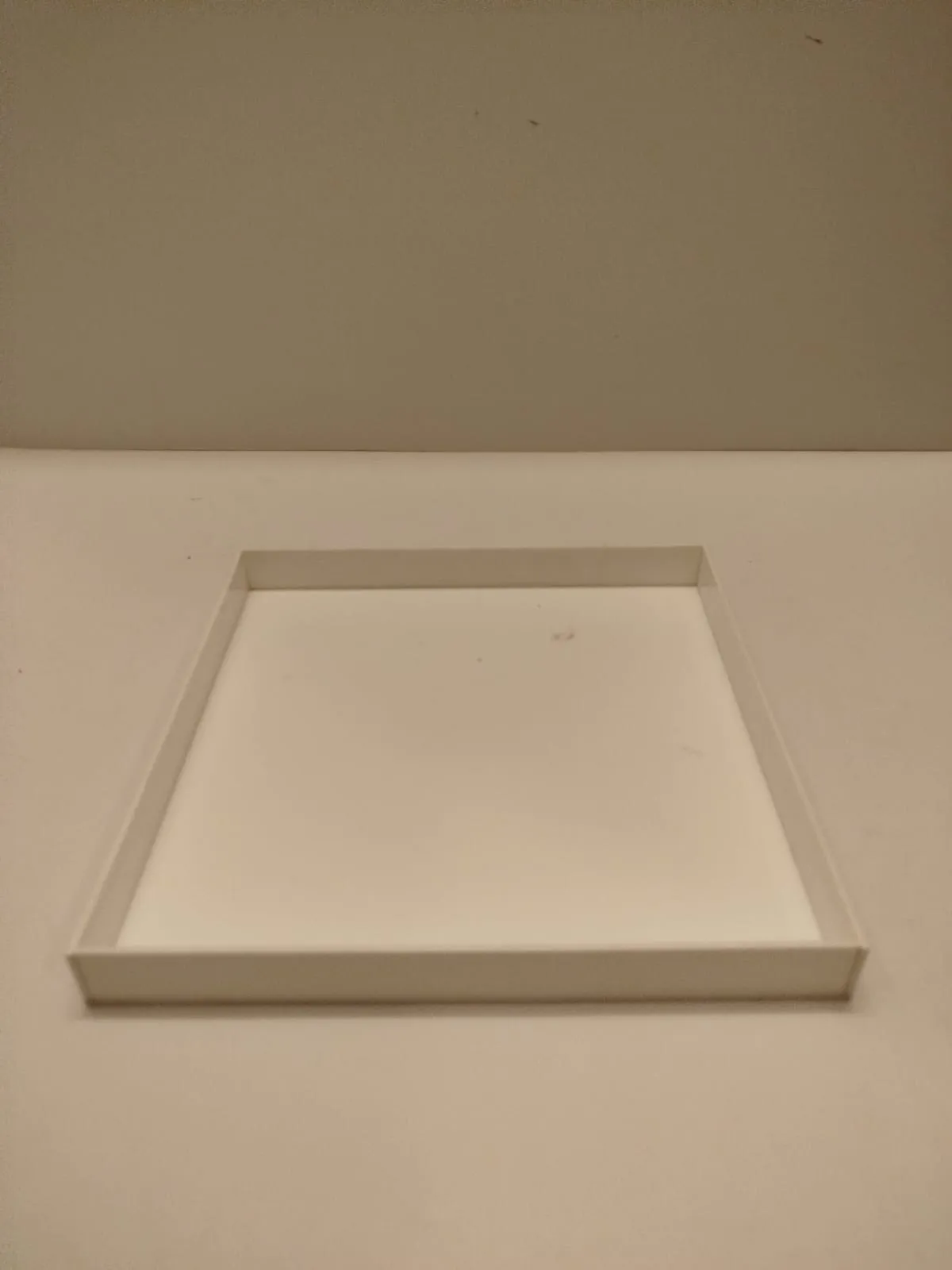 White acrylic tray size 10x10 hight 2
