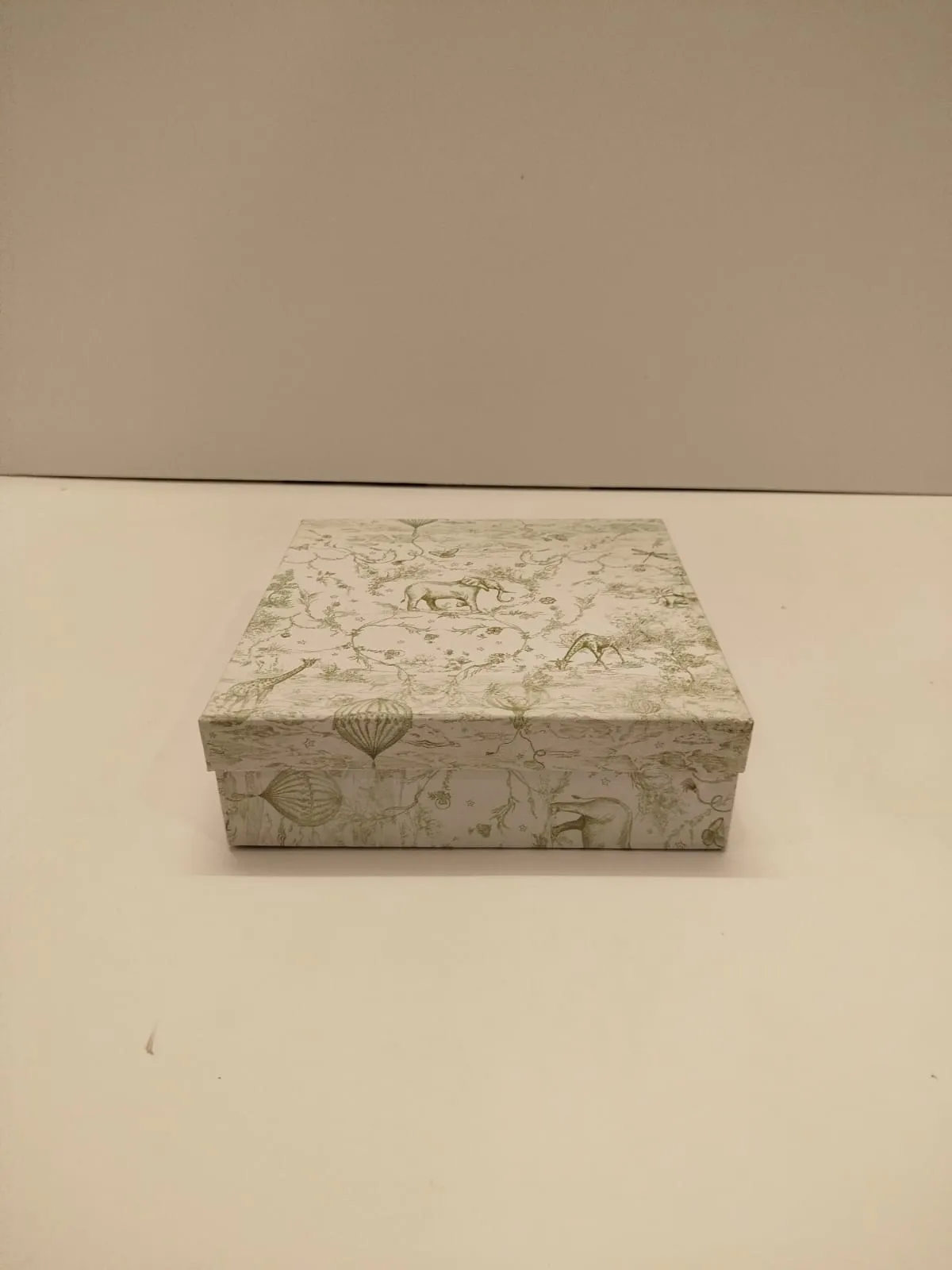 Green printed square box 8" x 8" x 2.5"