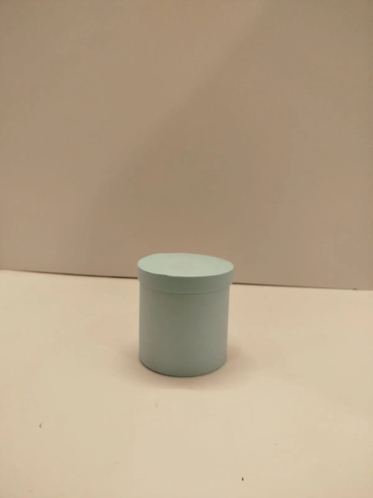 Baby blue round box 5' x 5' x 5'