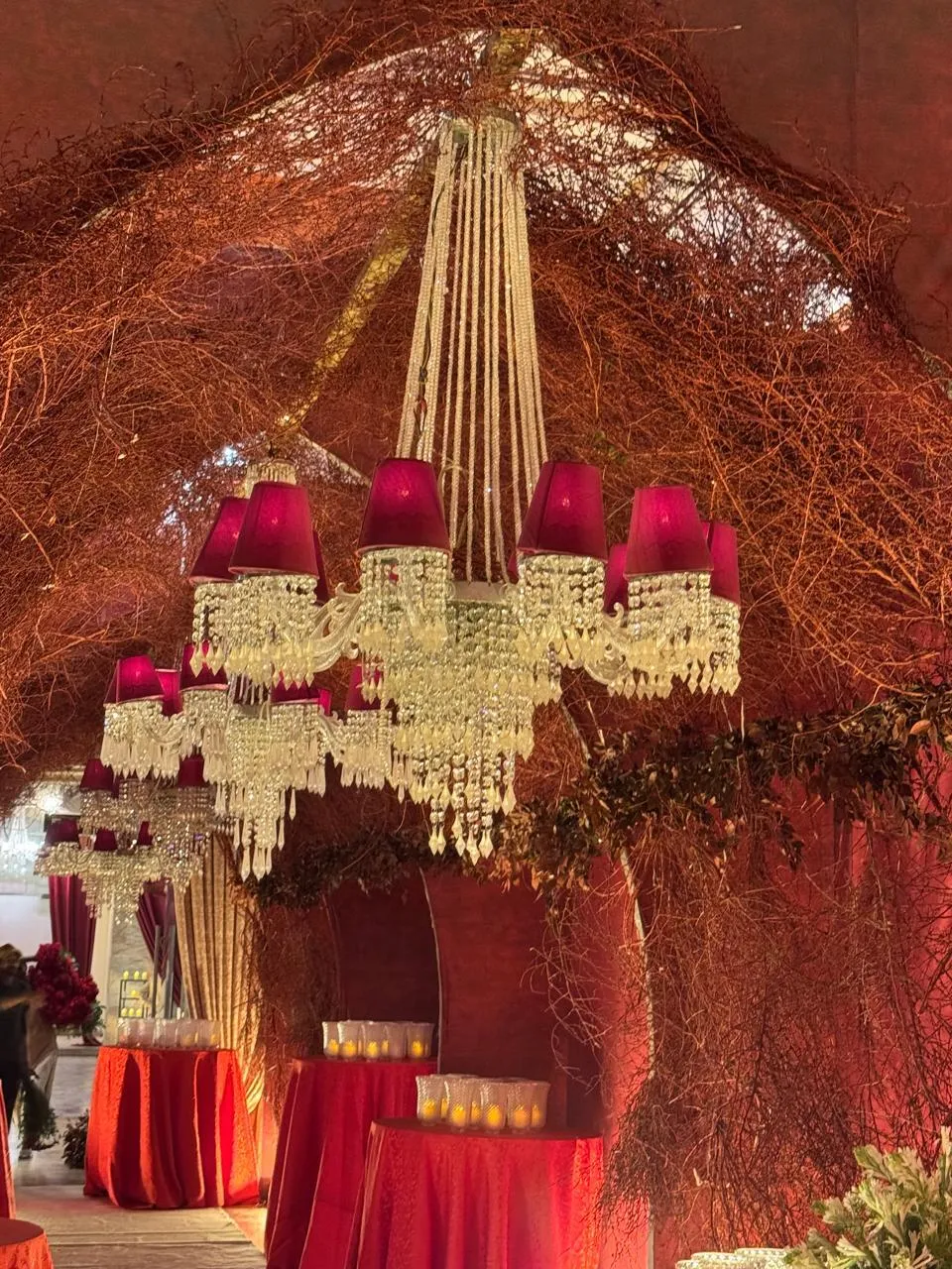 V Chandeliers cuppian