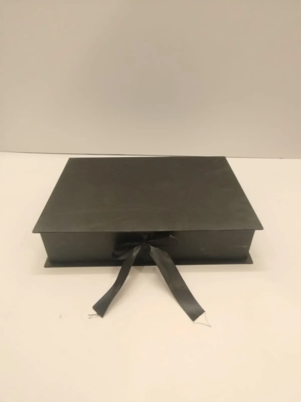 Black cardboard rect box Size 14x10 inches Height 3 inches