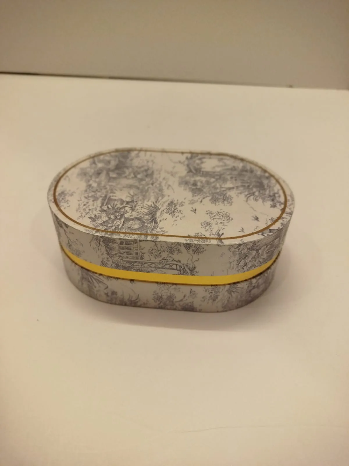 Oval shape printed box Size 3x7 inches Height 3 inches