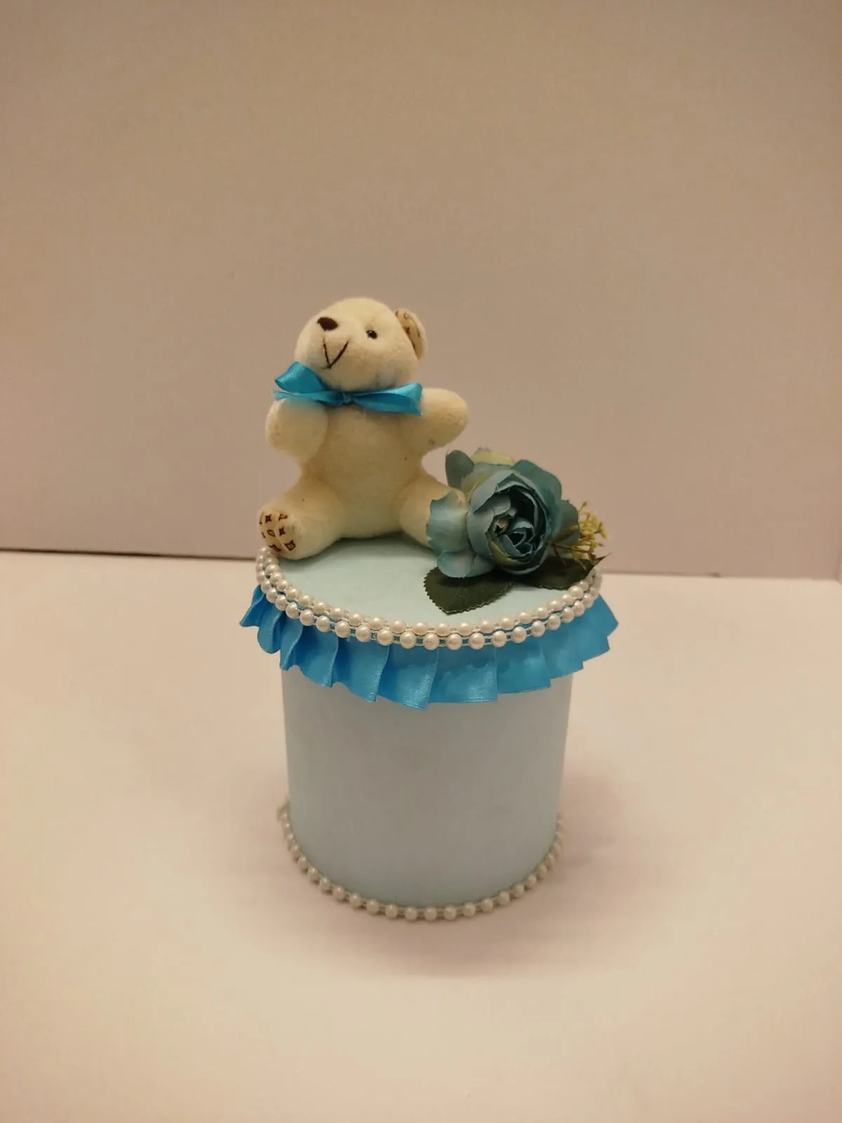 Baby blue round box Size 5x5 inche Height 5 inches