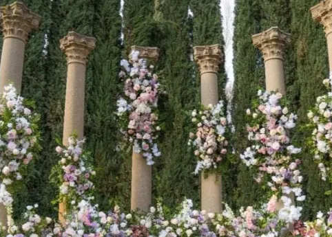 Roman pillars 