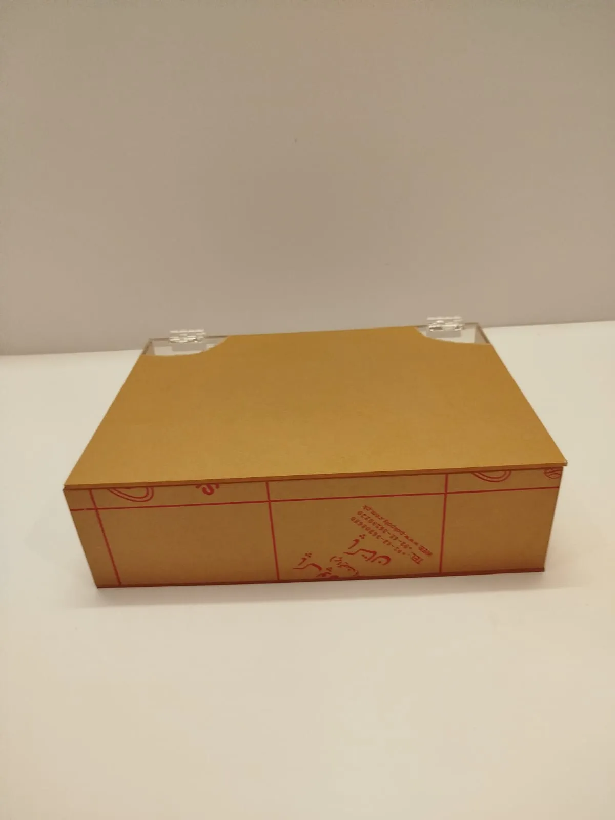 Acrylic box with hinges size 11x8 hight 3