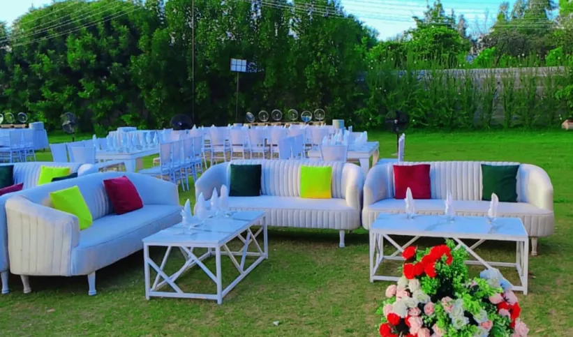 White kharbuza Lounge