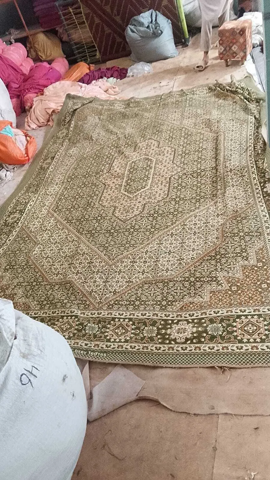 olive green rug 8.5' x 11.5'