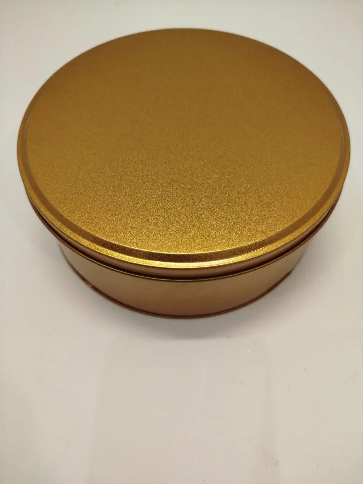 Round tin boxes 6.2' x 6.2