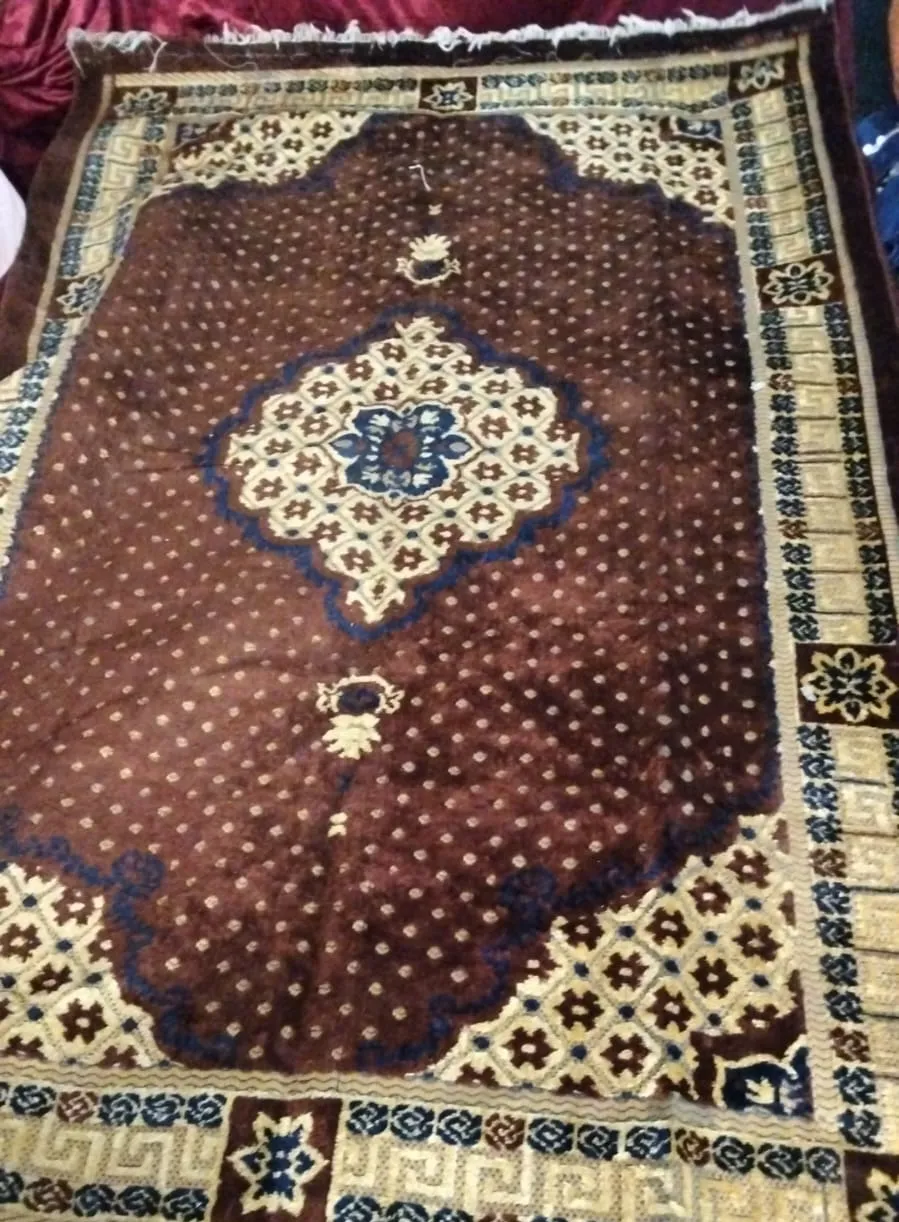 Brown Rug 9' × 5'