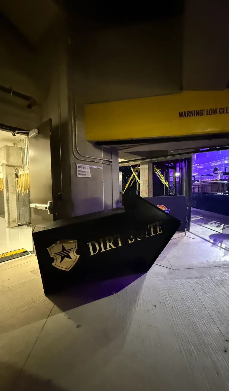 Giant Directional Arrow