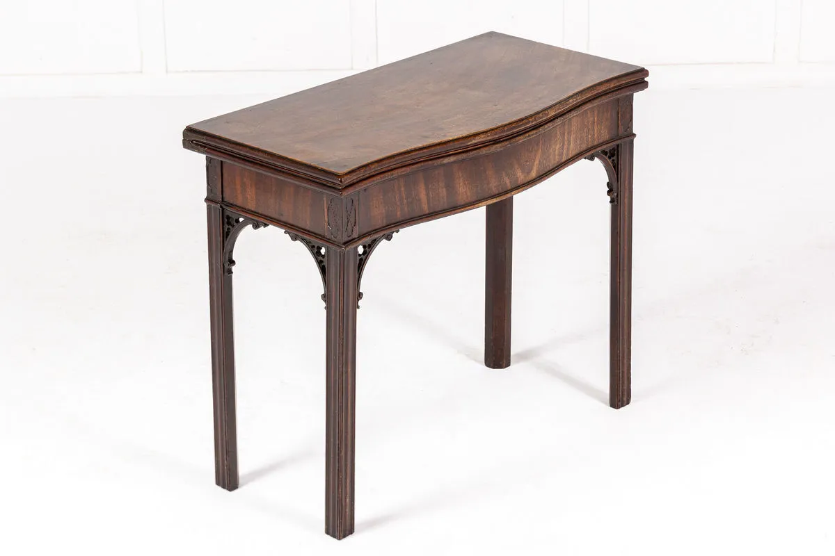 Lee Serpentine Table