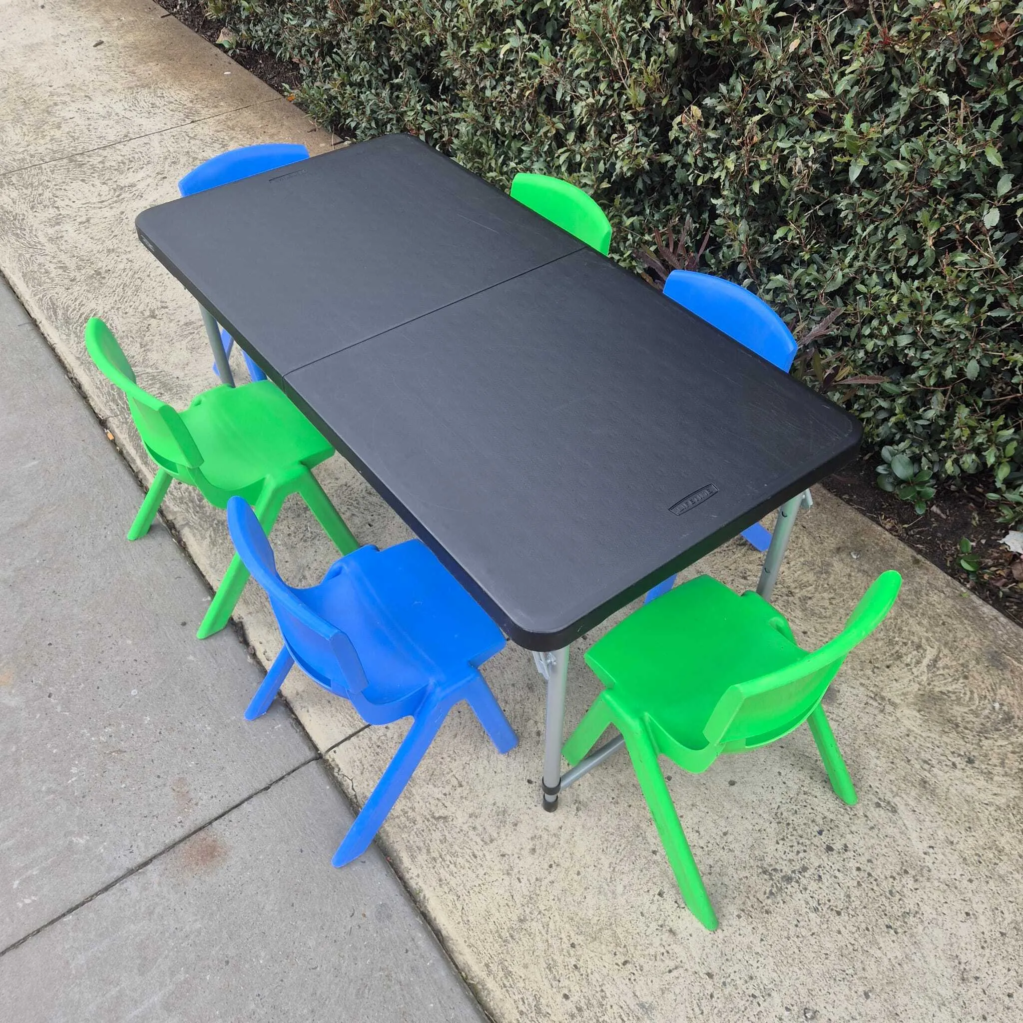 Blue + Green - Seats 6