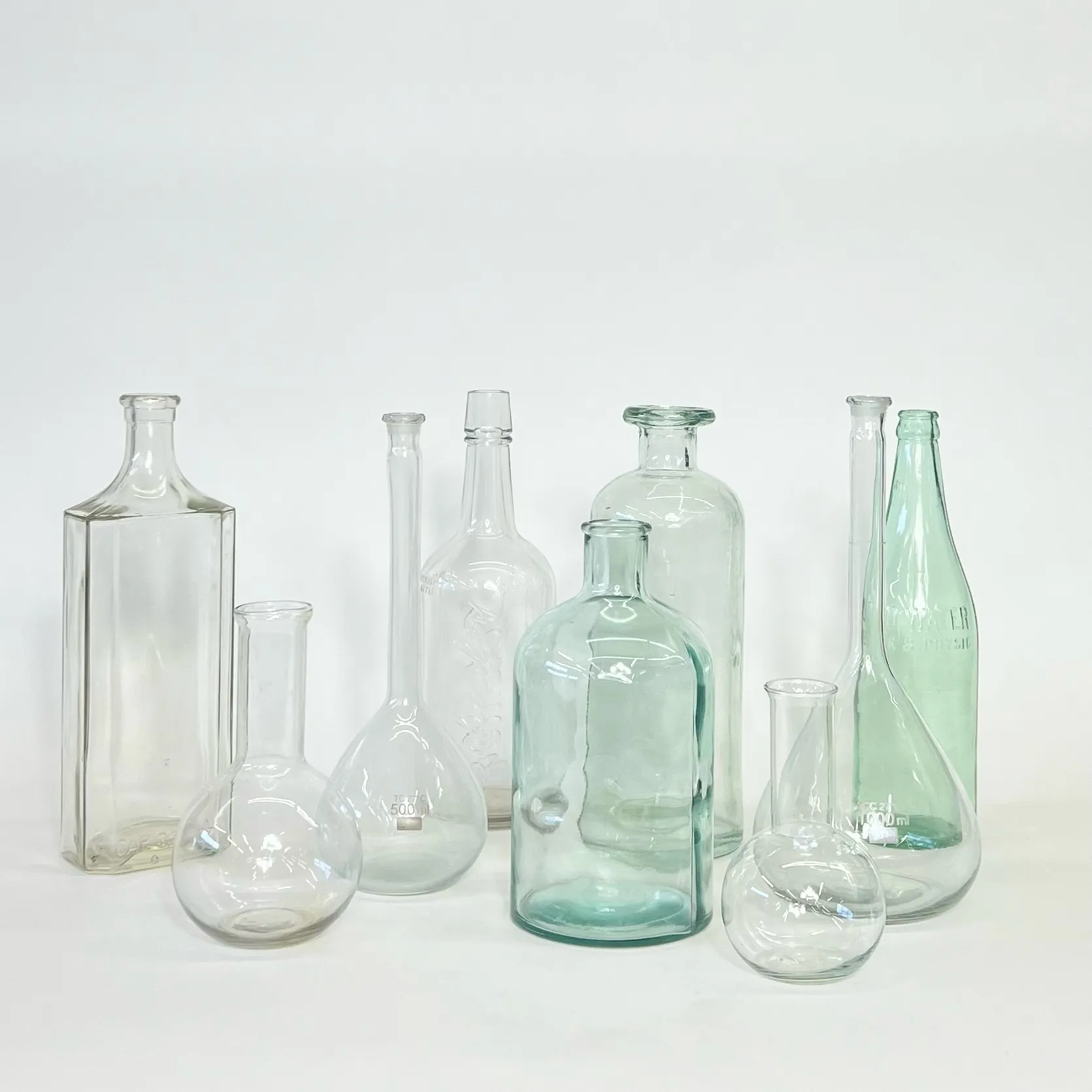 MIXED VINTAGE MEDICINE BOTTLES