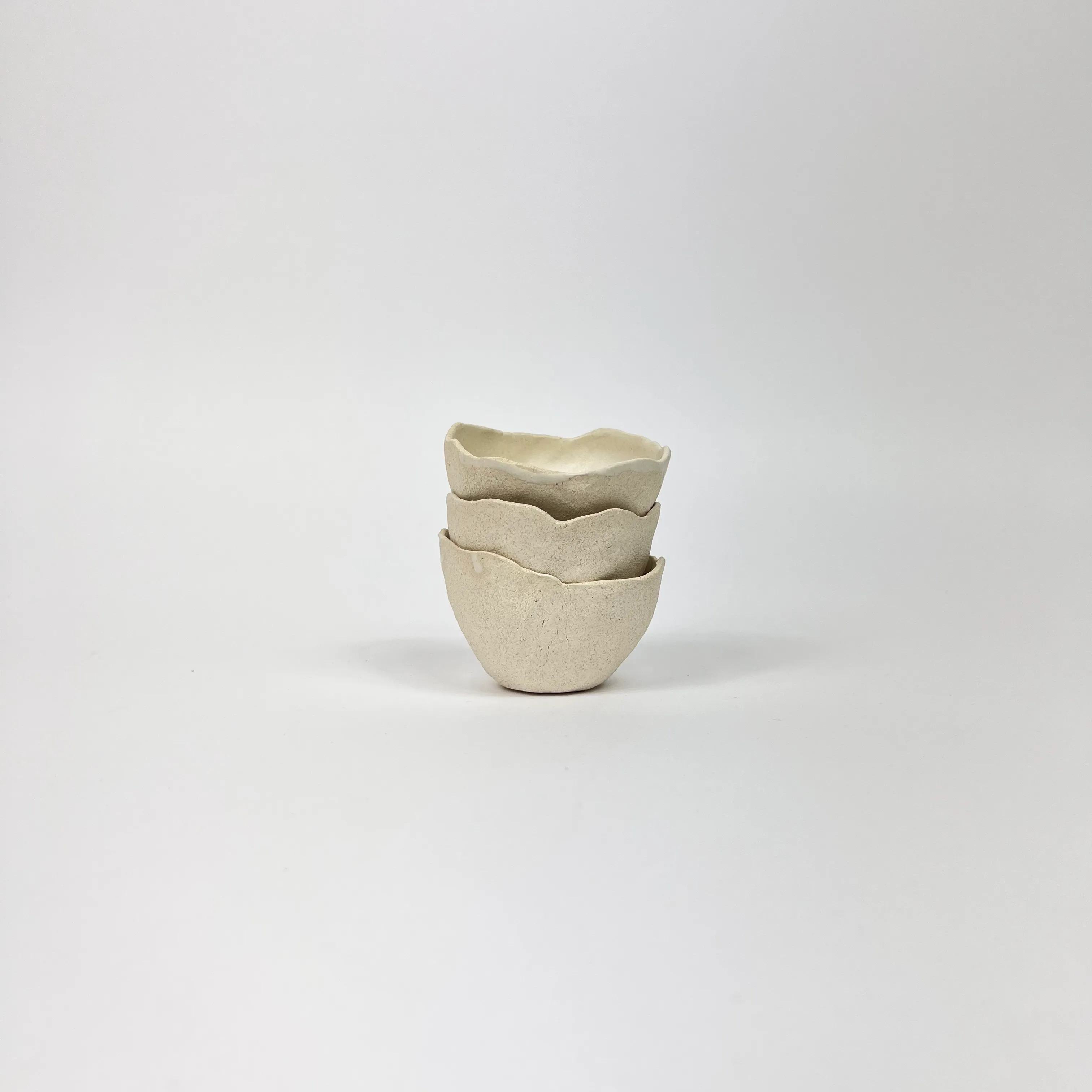 D CERAMICS SPLASHY WHITE EGG SHELL CUP