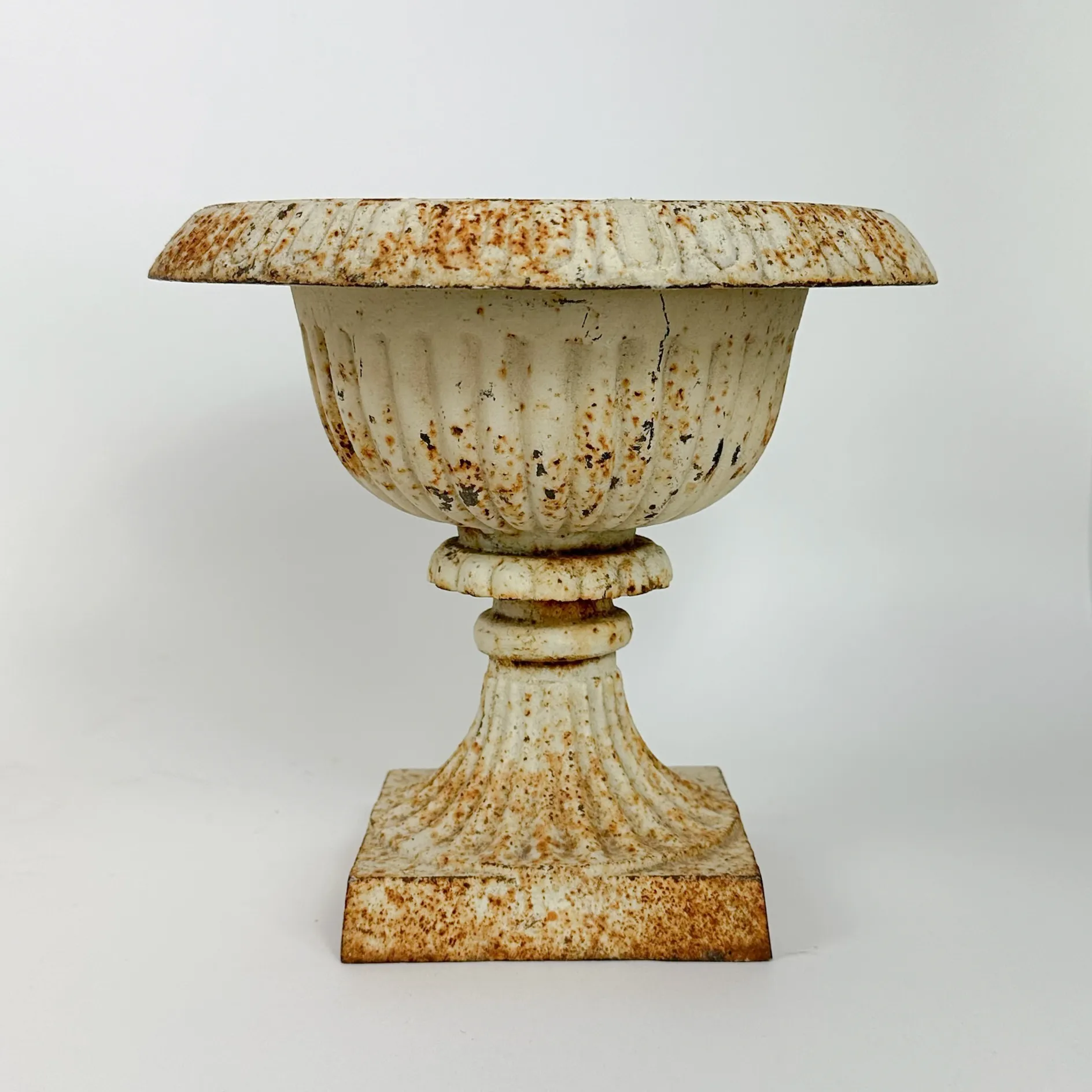 WIDE MOUTH CAST IRON PEDESTAL