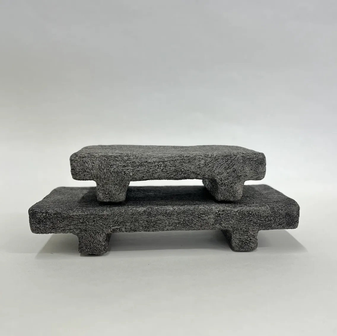 BLACK CONCRETE SHELF RISER