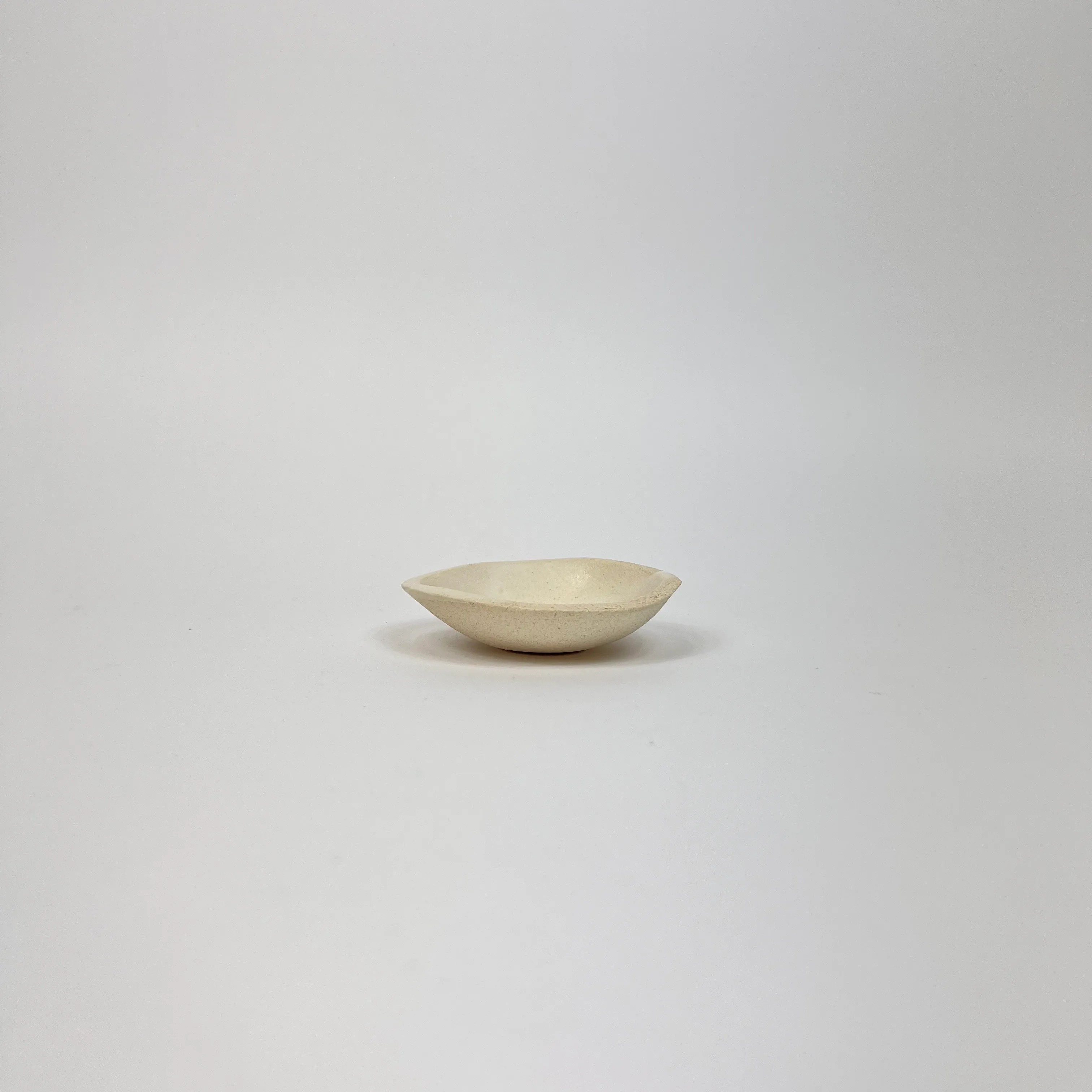 D CERAMICS SPLASHY WHITE SHALLOW BOWL