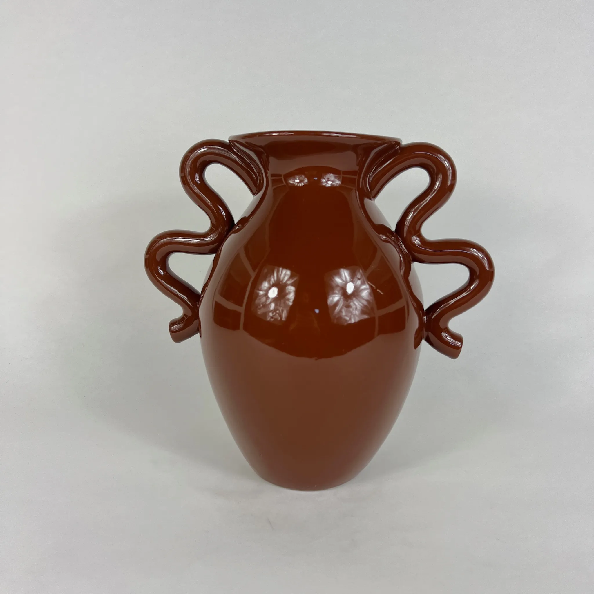 SQUIGGLE HANDLE BROWN GLOSS VASE