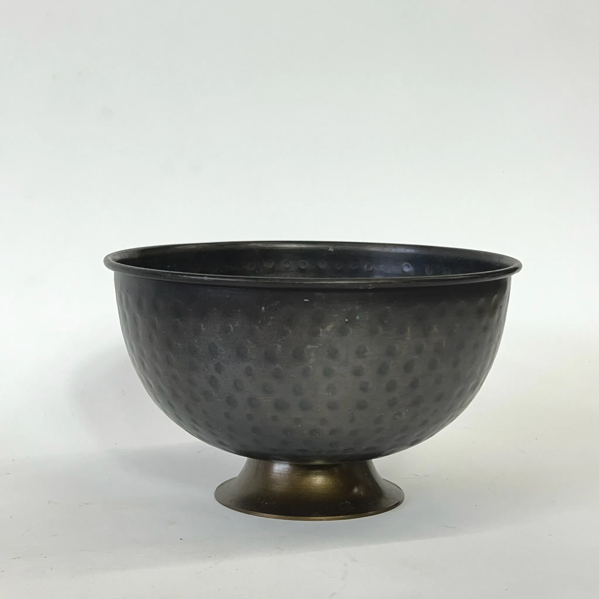 HAMMERED BLACK COMPOTE WITH DARK GOLD FOOT