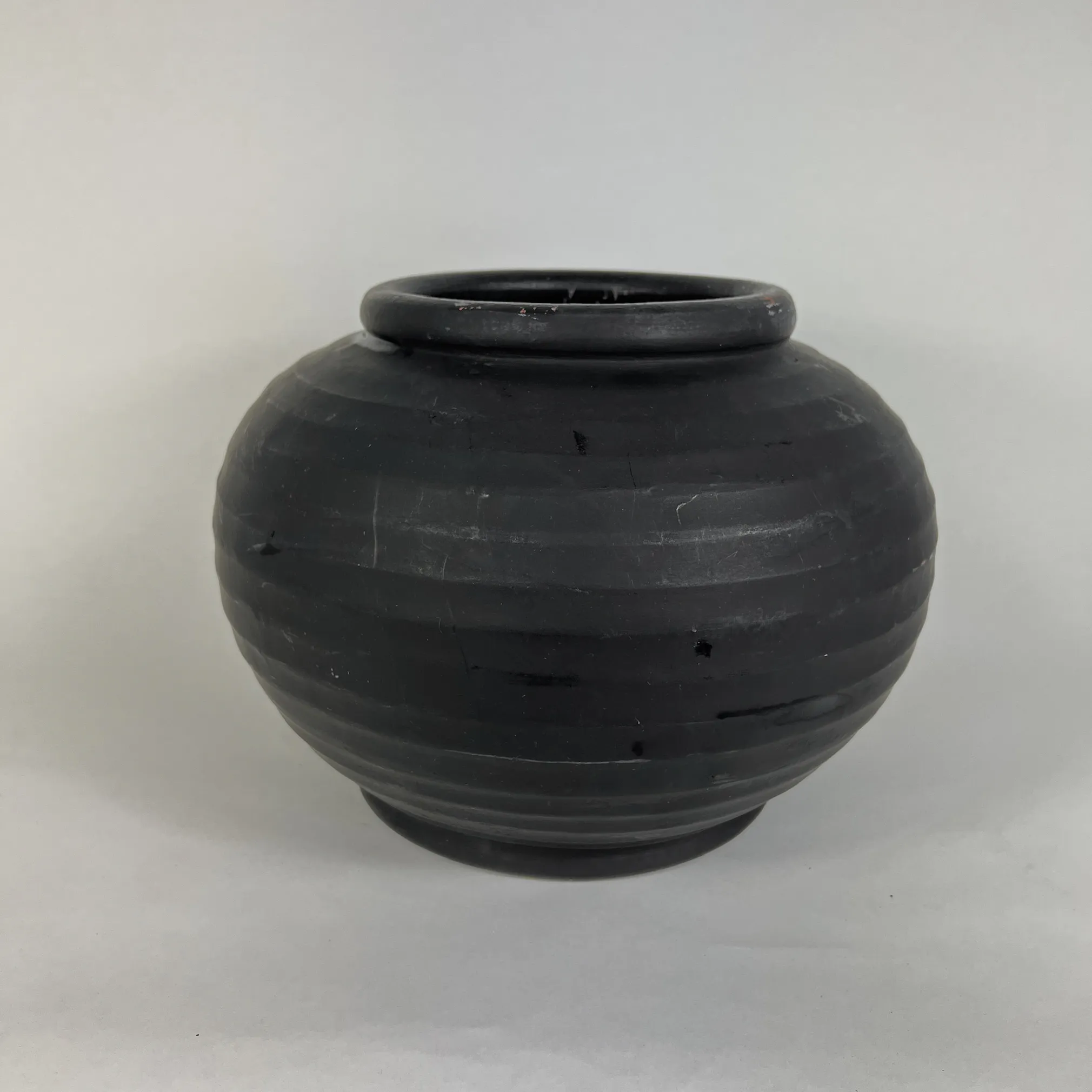 RIDGES BLACK POT
