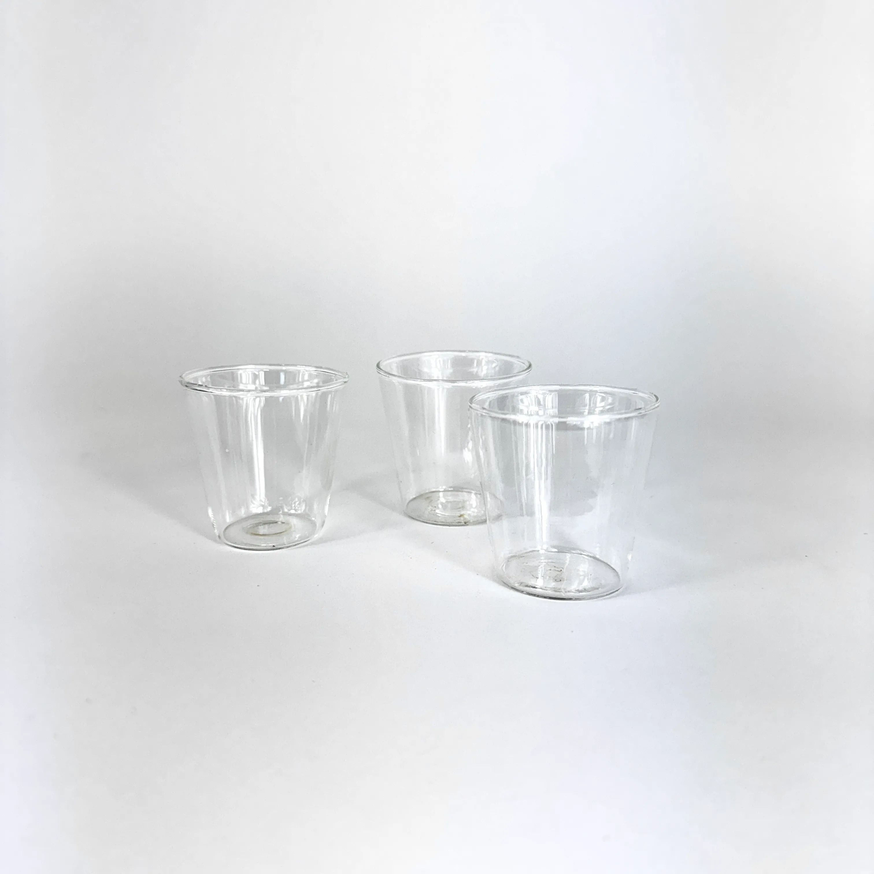THIN TAPERED GLASS TEA LIGHT HOLDER