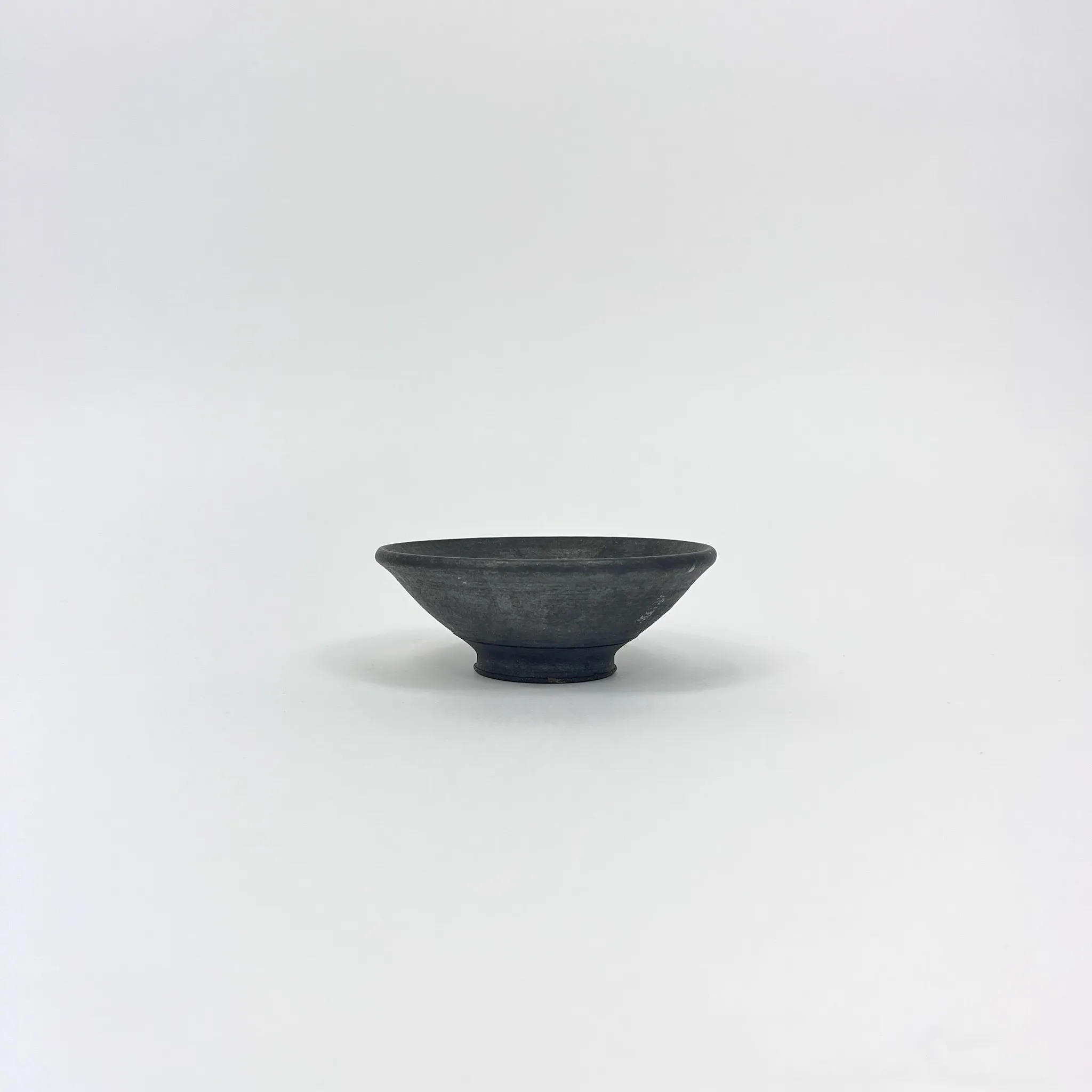 E. GENTRY BLACK SHALLOW CERAMIC BOWL
