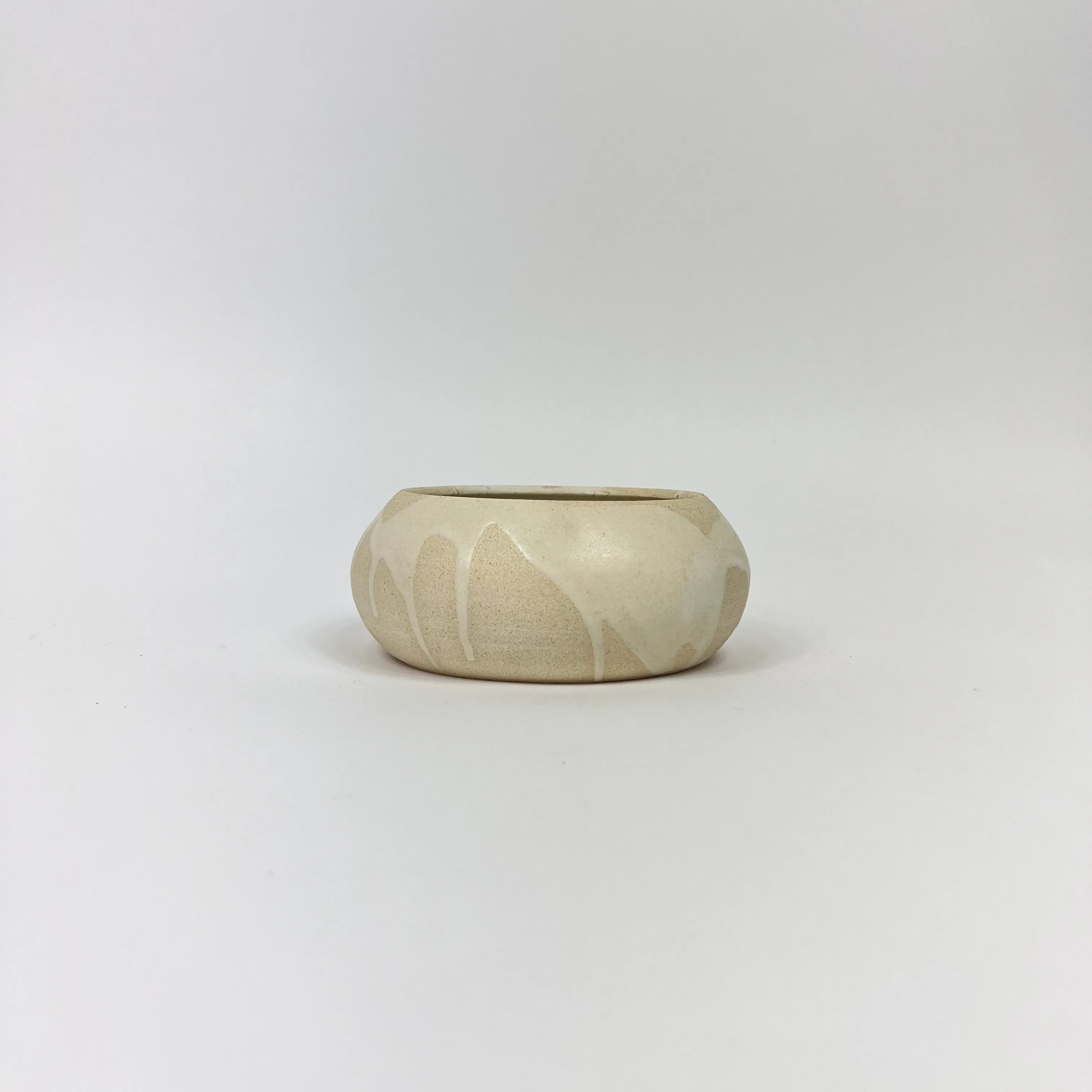 D CERAMICS SPLASHY WHITE BOWL