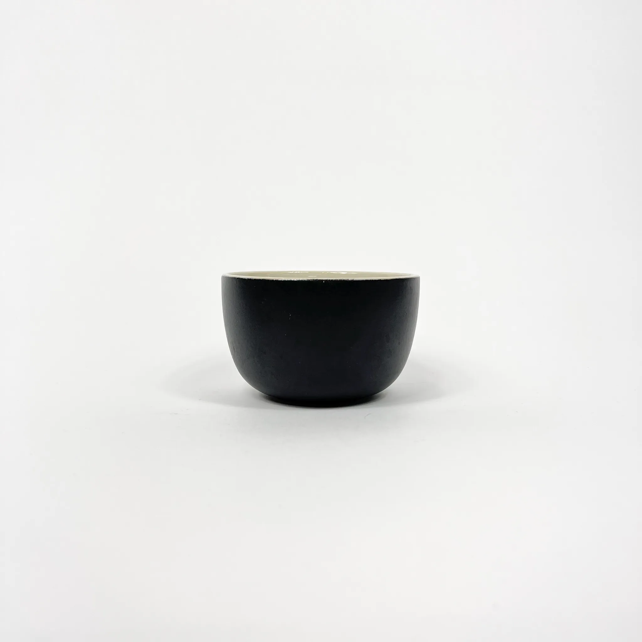BLACK CERAMIC BOWL WITH WHITE EDGE