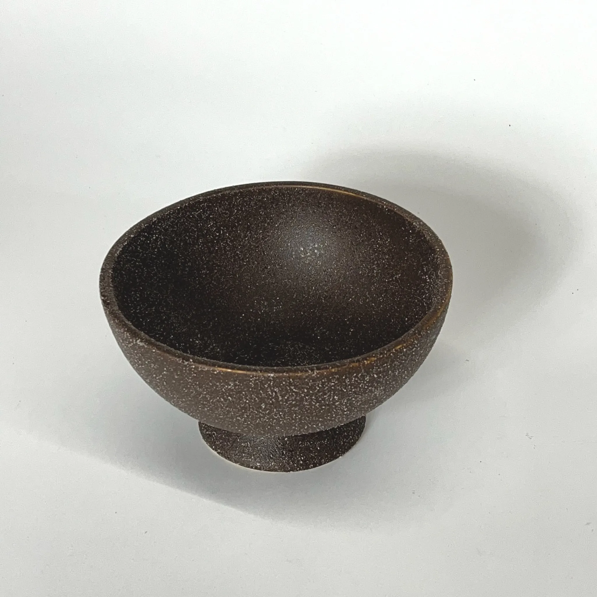 TEXTURED EARTHY BROWN CERAMIC BOWL