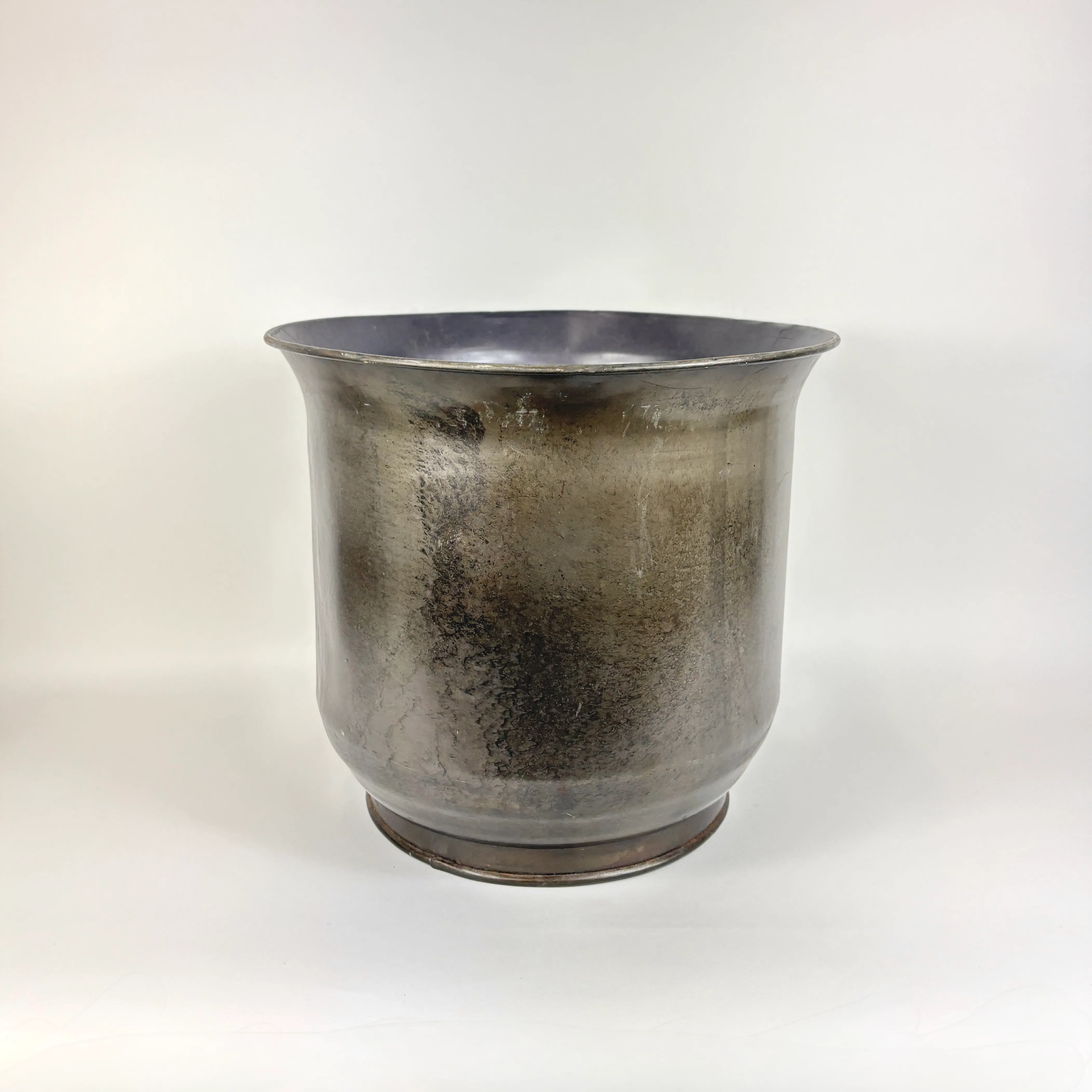 FLUTED EDGE METAL BUCKET