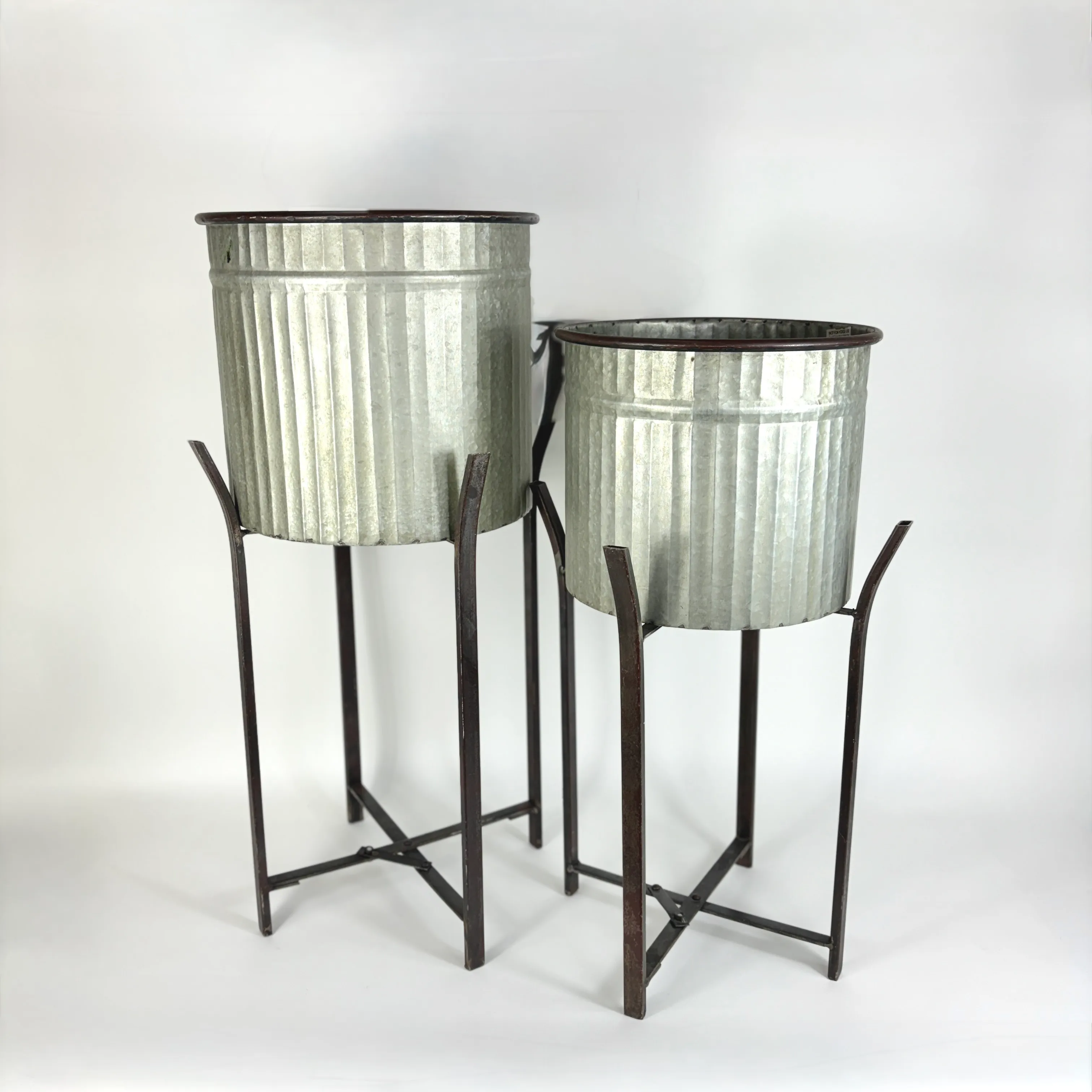 OSCAR STAND PLANTERS