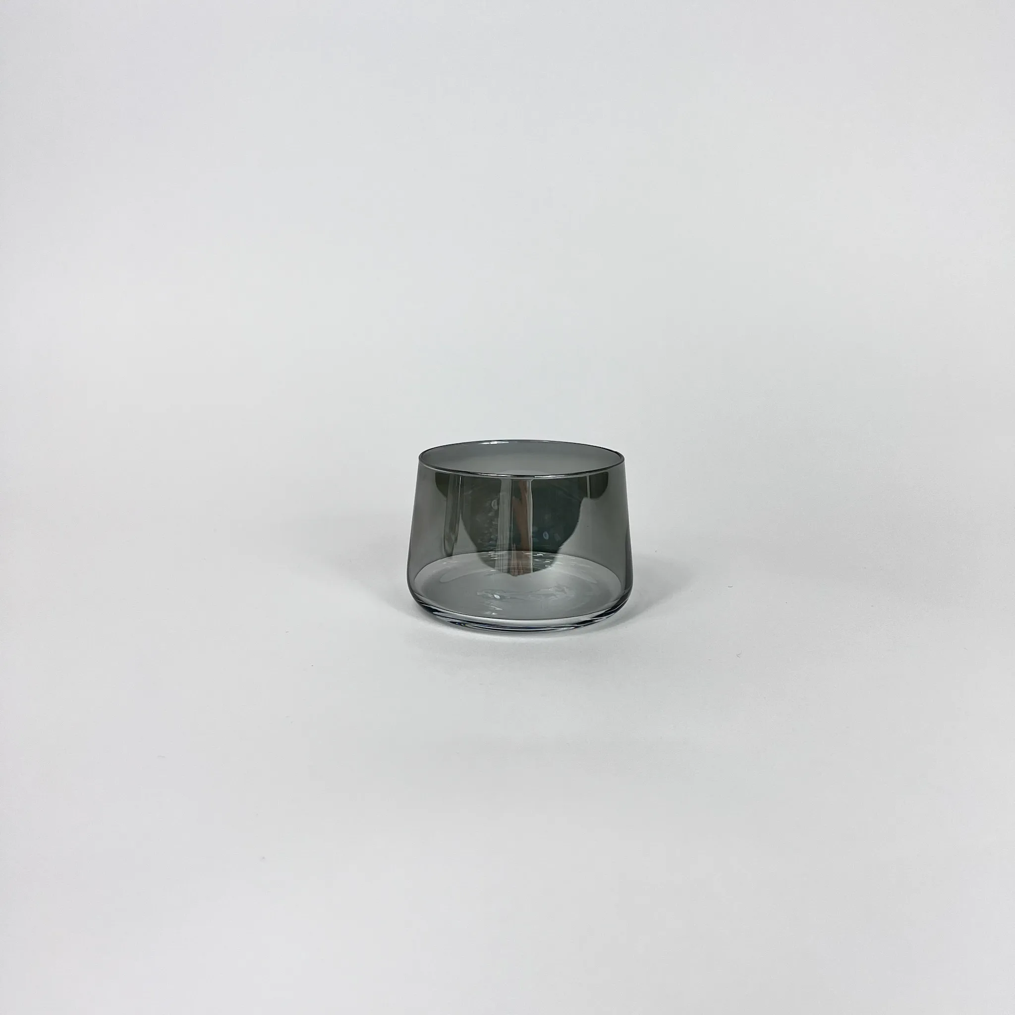 ROUND SMOKE GLASS CUP