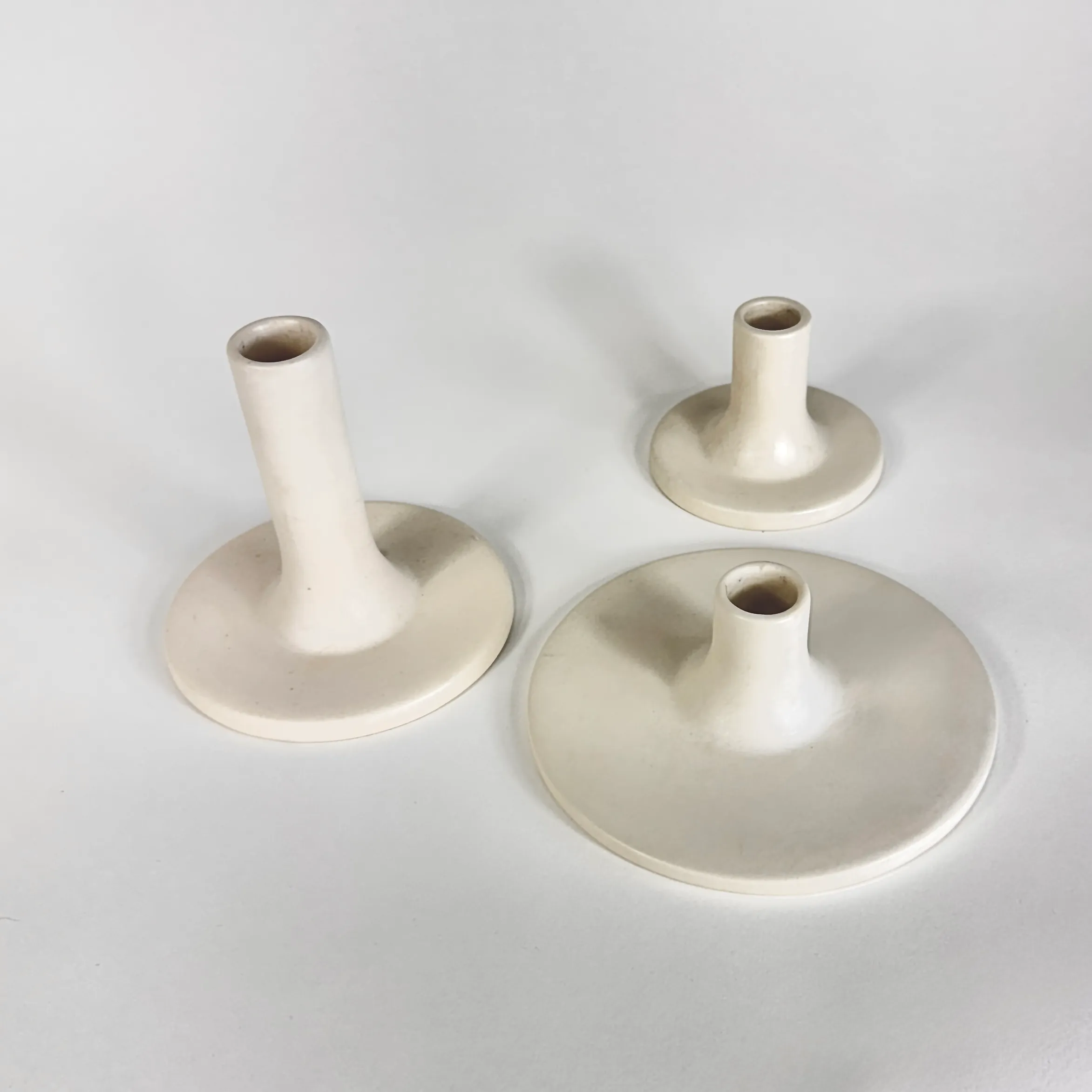 FLORAL SOCIETY TAPER HOLDER WHITE