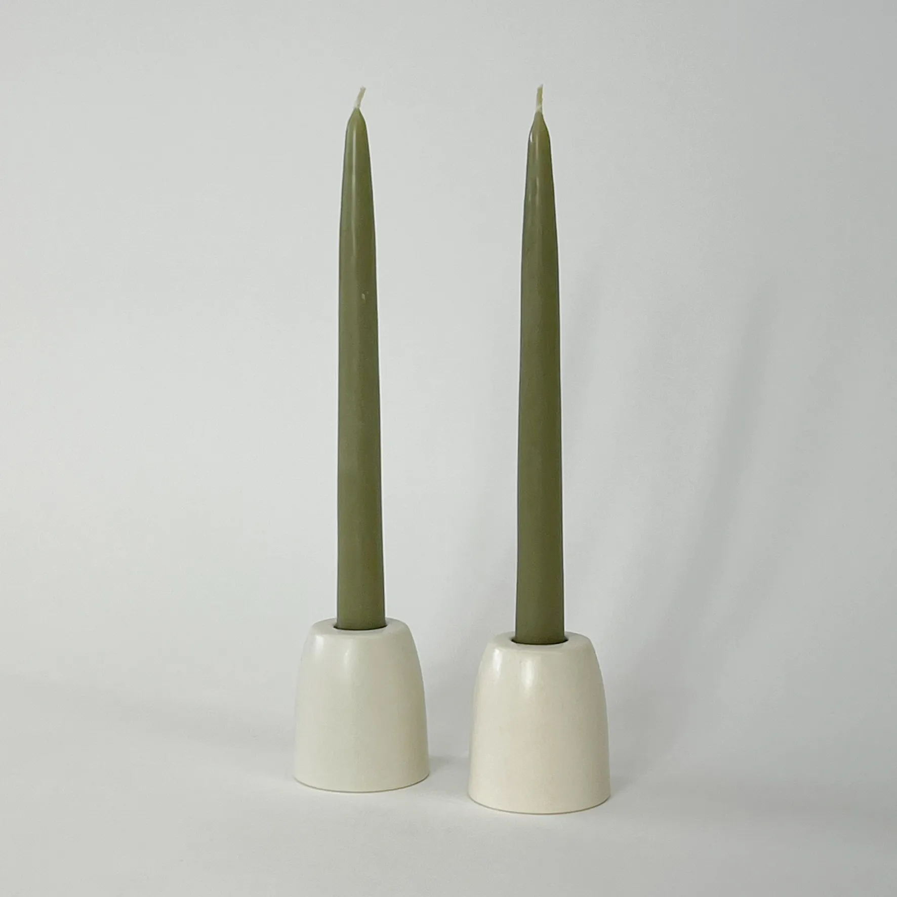 FLORAL SOCIETY WHITE MATTE CURVED TAPER HOLDER