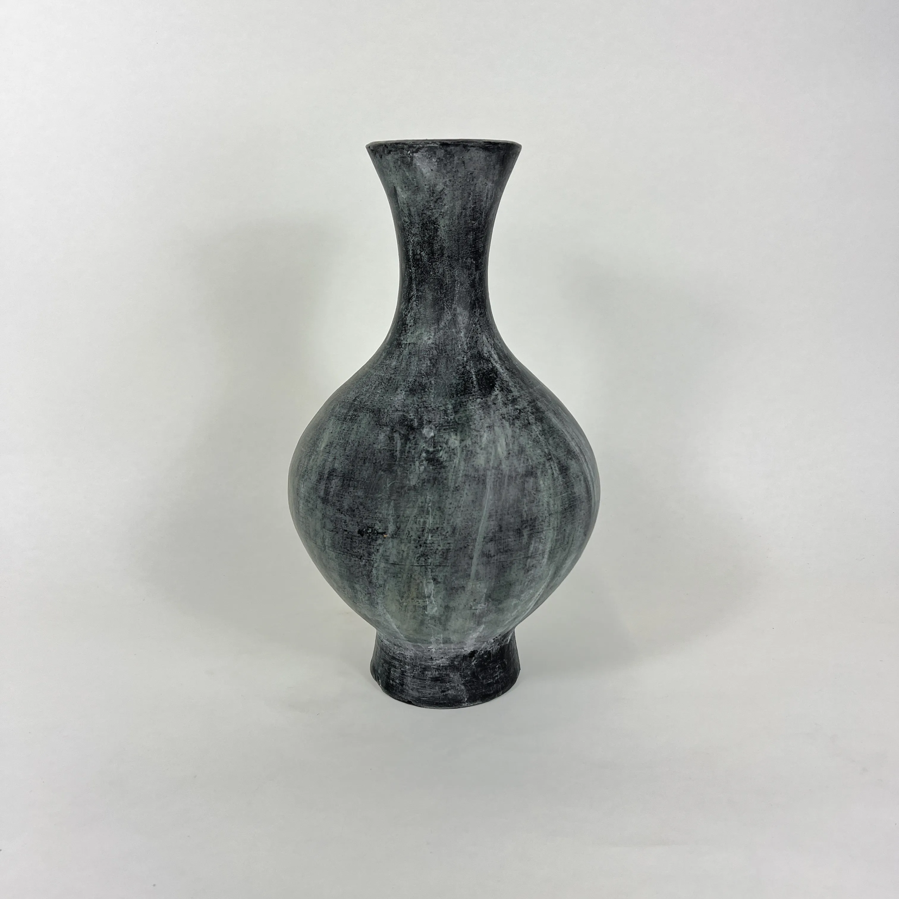 ARTISAN BLACK BULB VASE