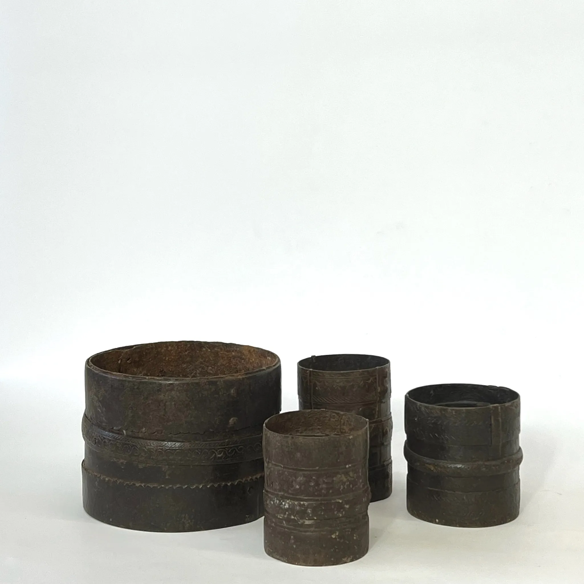 RUSTY METAL CUP SET