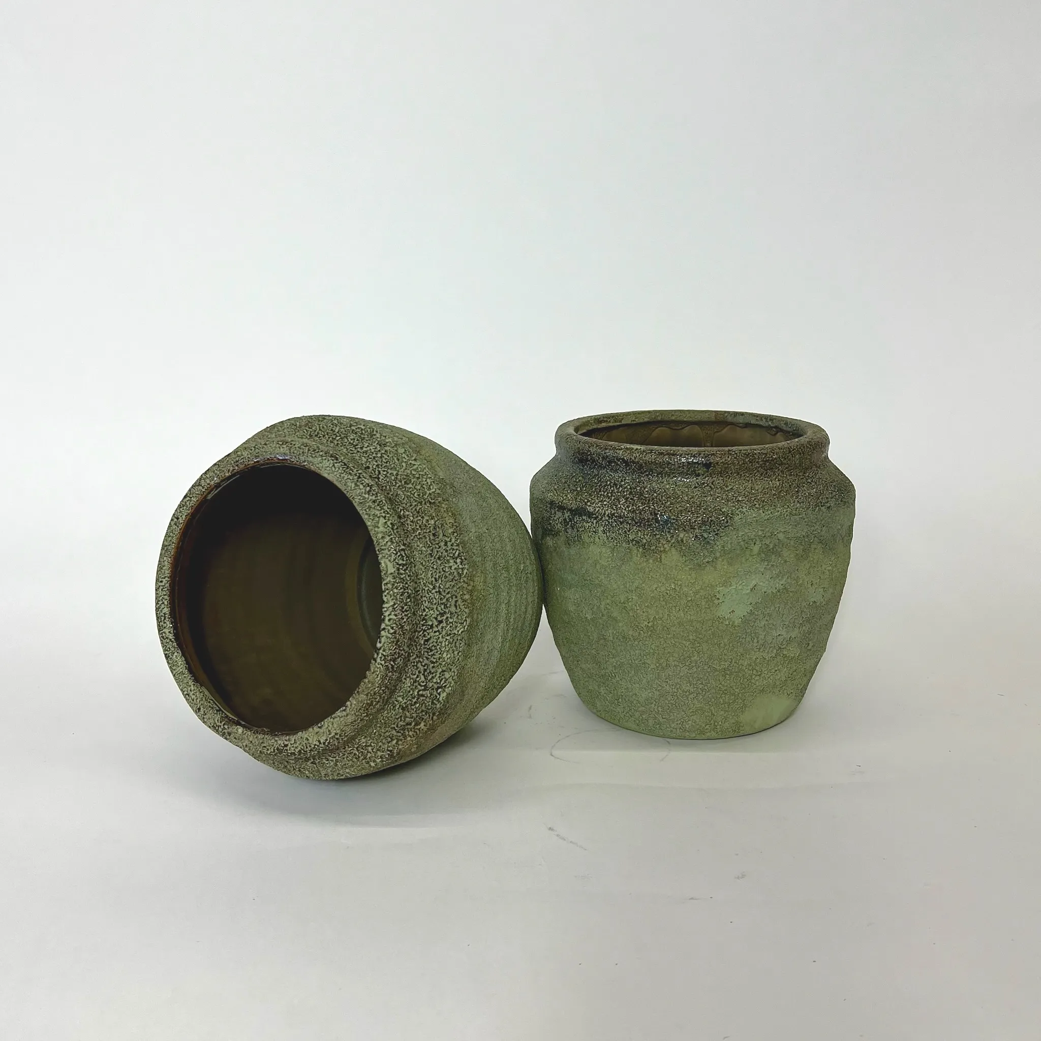 EARTHY CERAMIC PLANTER POT