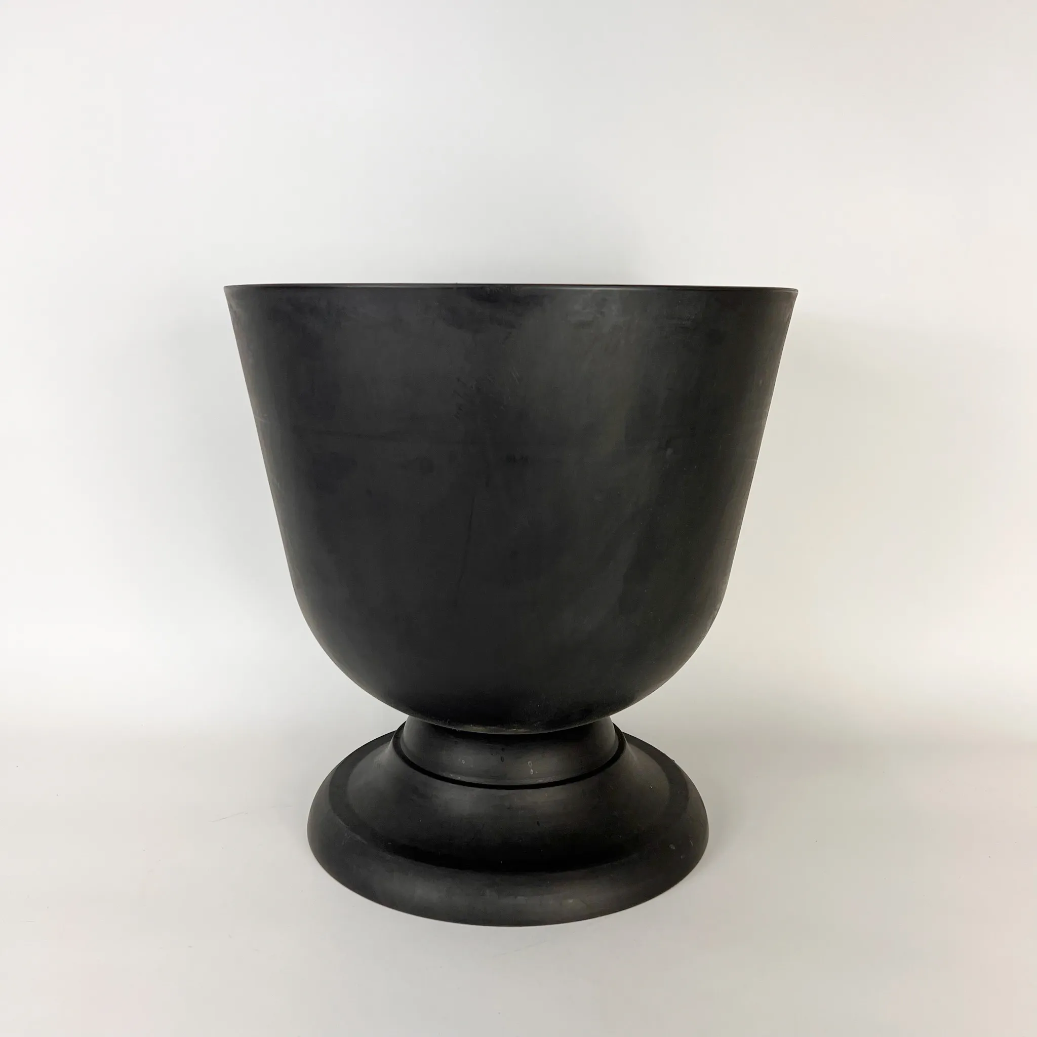 GARDEN URN - CHARCOAL