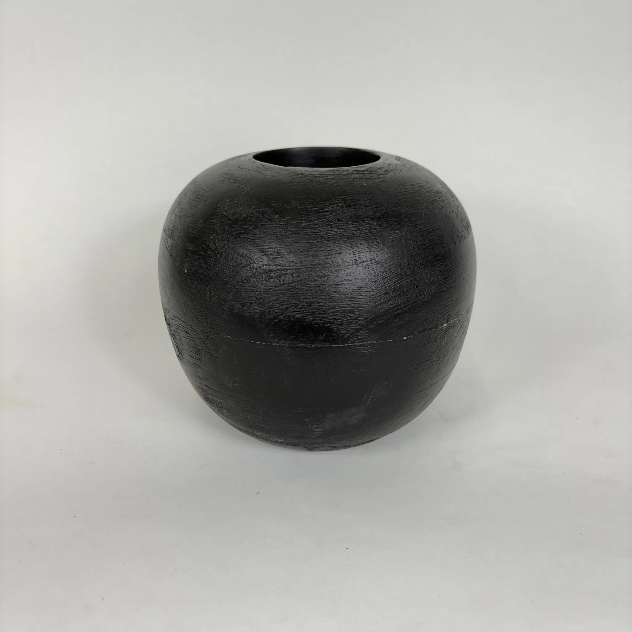 BLACK WOODEN POT