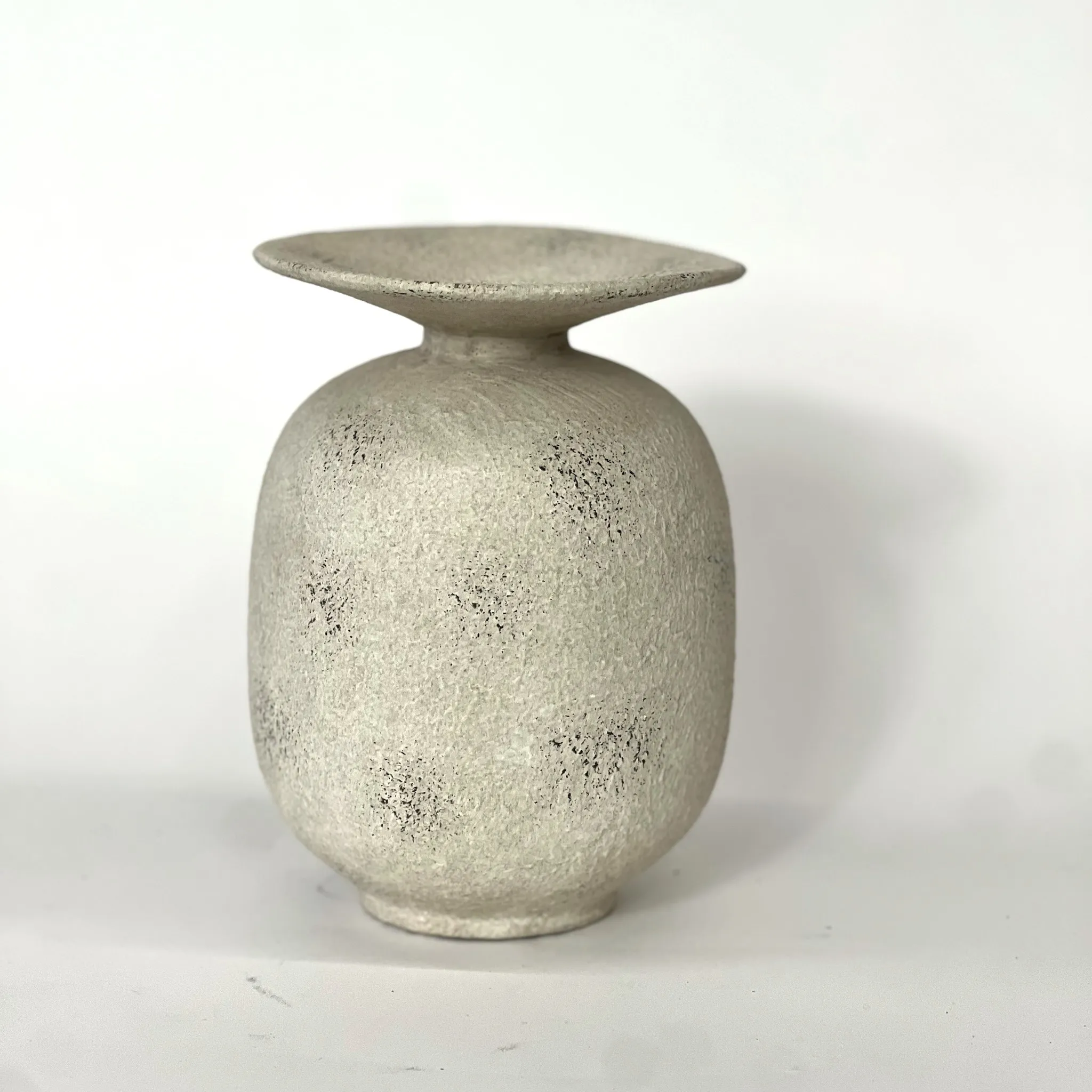 OFF WHITE HIGHLAND VASE