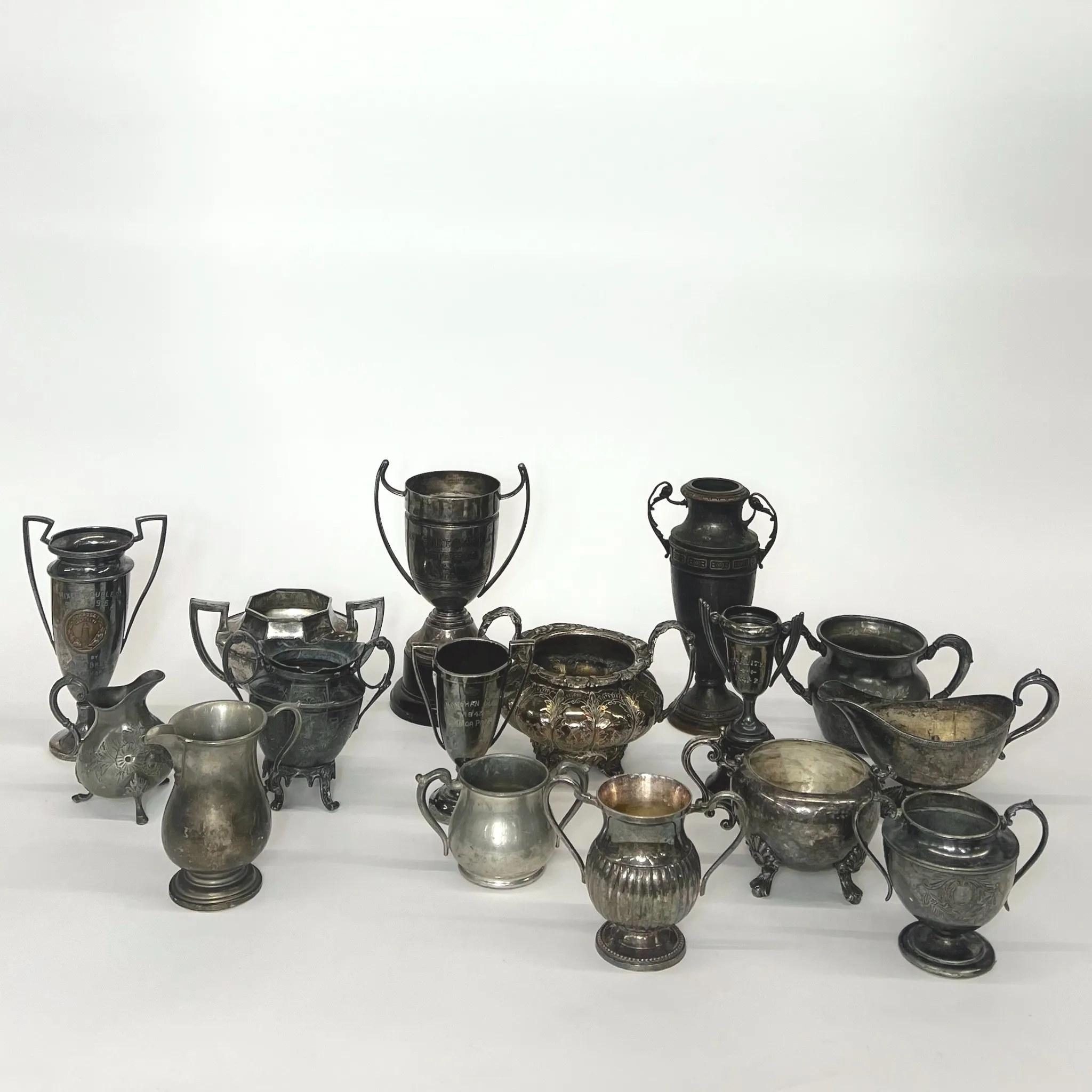 MIX DARK METAL VINTAGE VASES WITH HANDLE