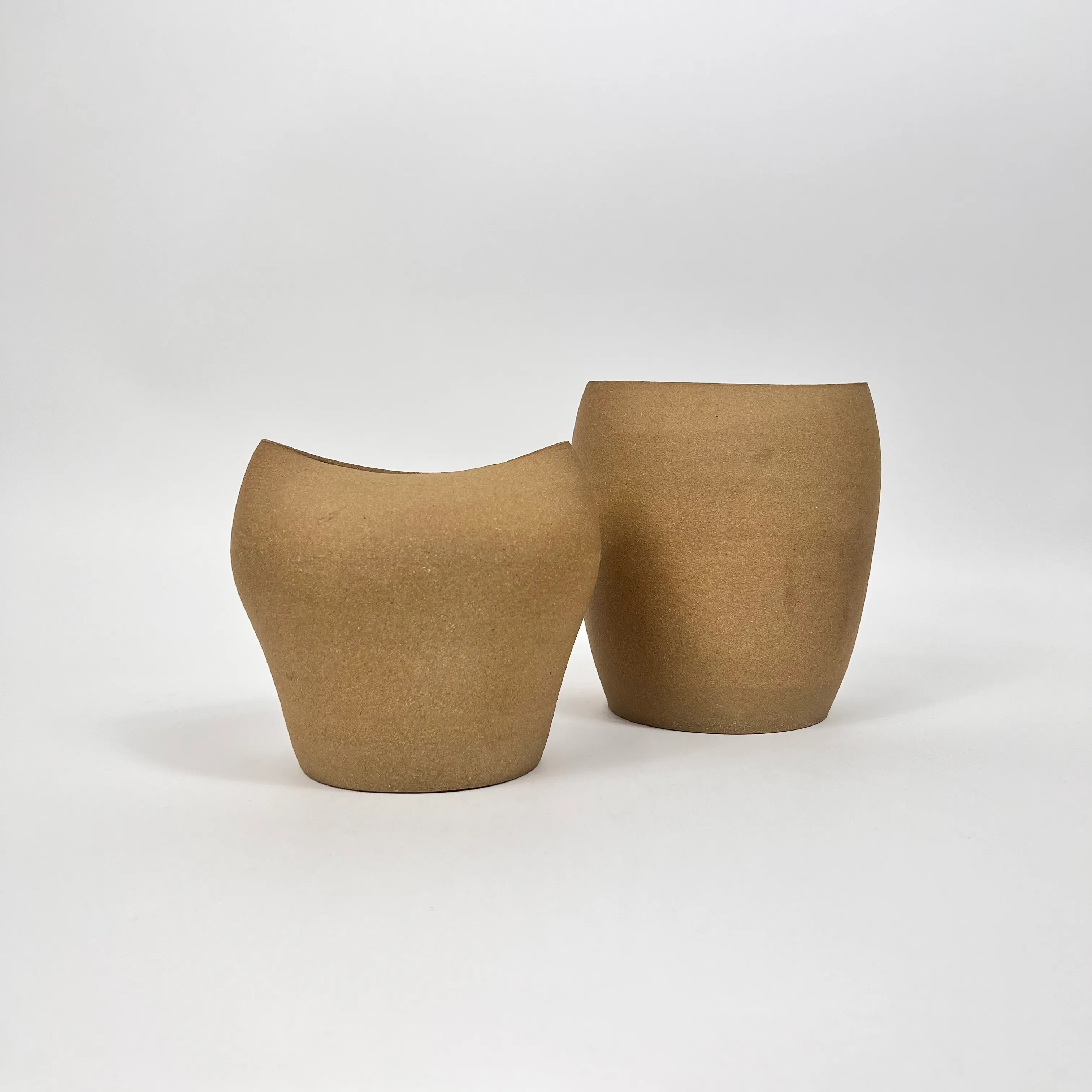 D CERAMICS FOLDED EDGE RAW BROWN VASE