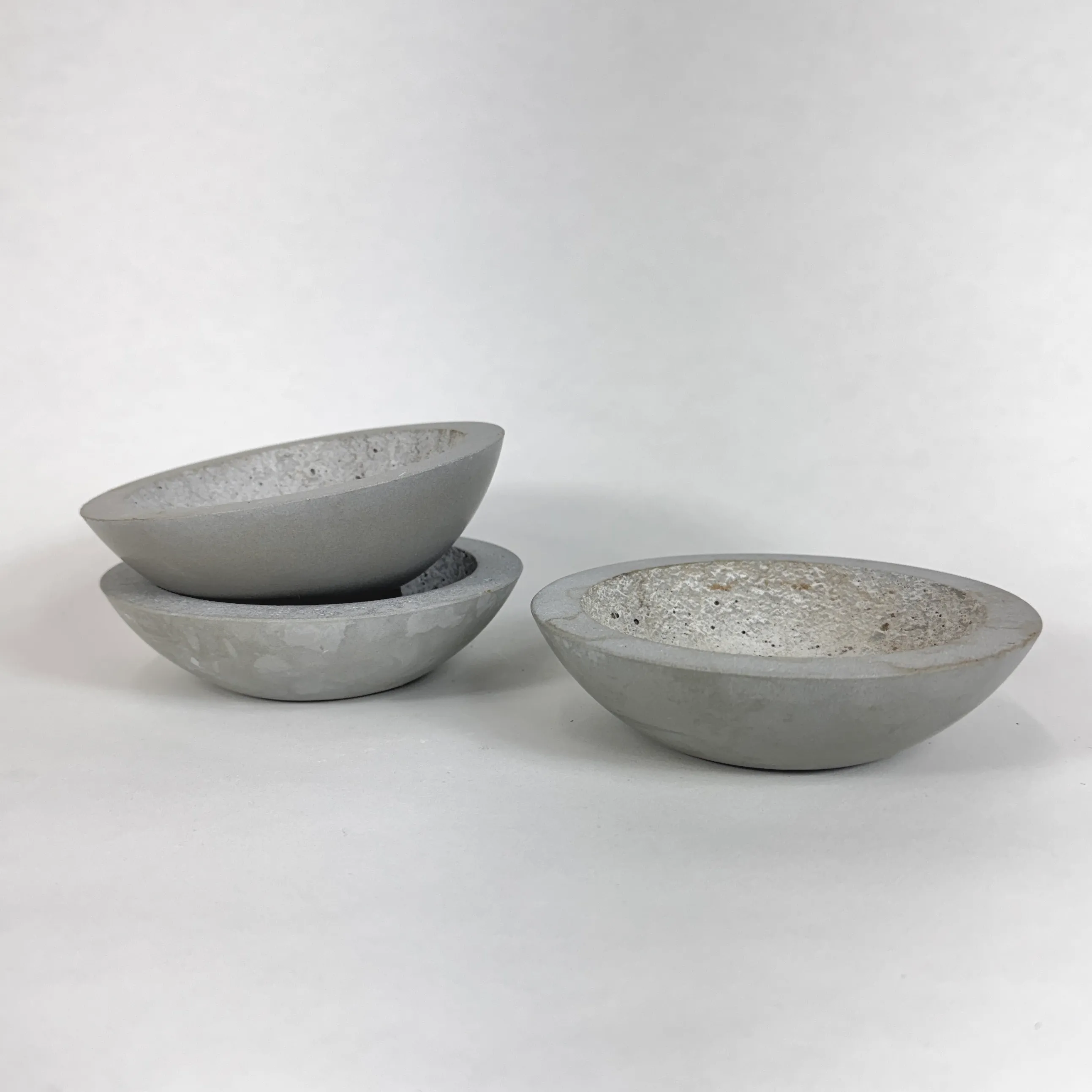 SHALLOW CONCRETE DISH