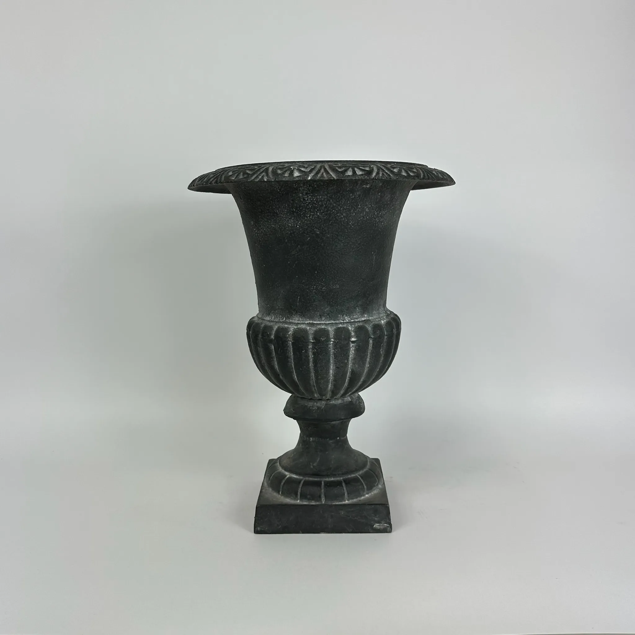 GLASGOW CAST IRON URN - CHARCOAL