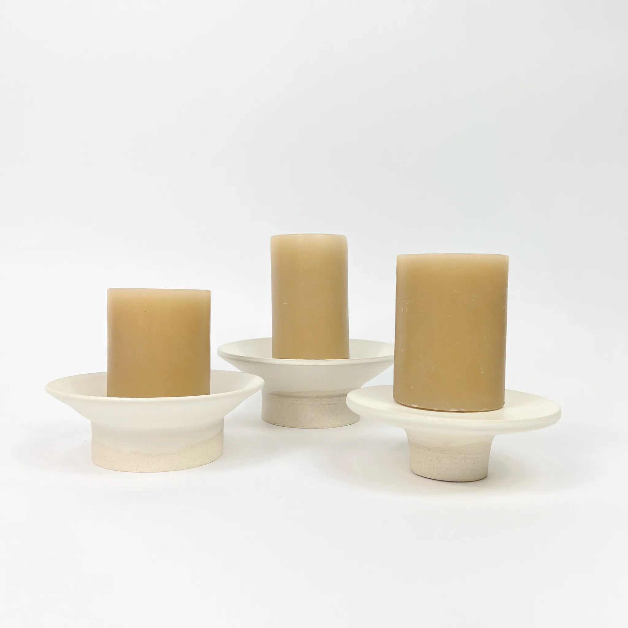D CERAMICS WHITE CANDLE PEDESTAL