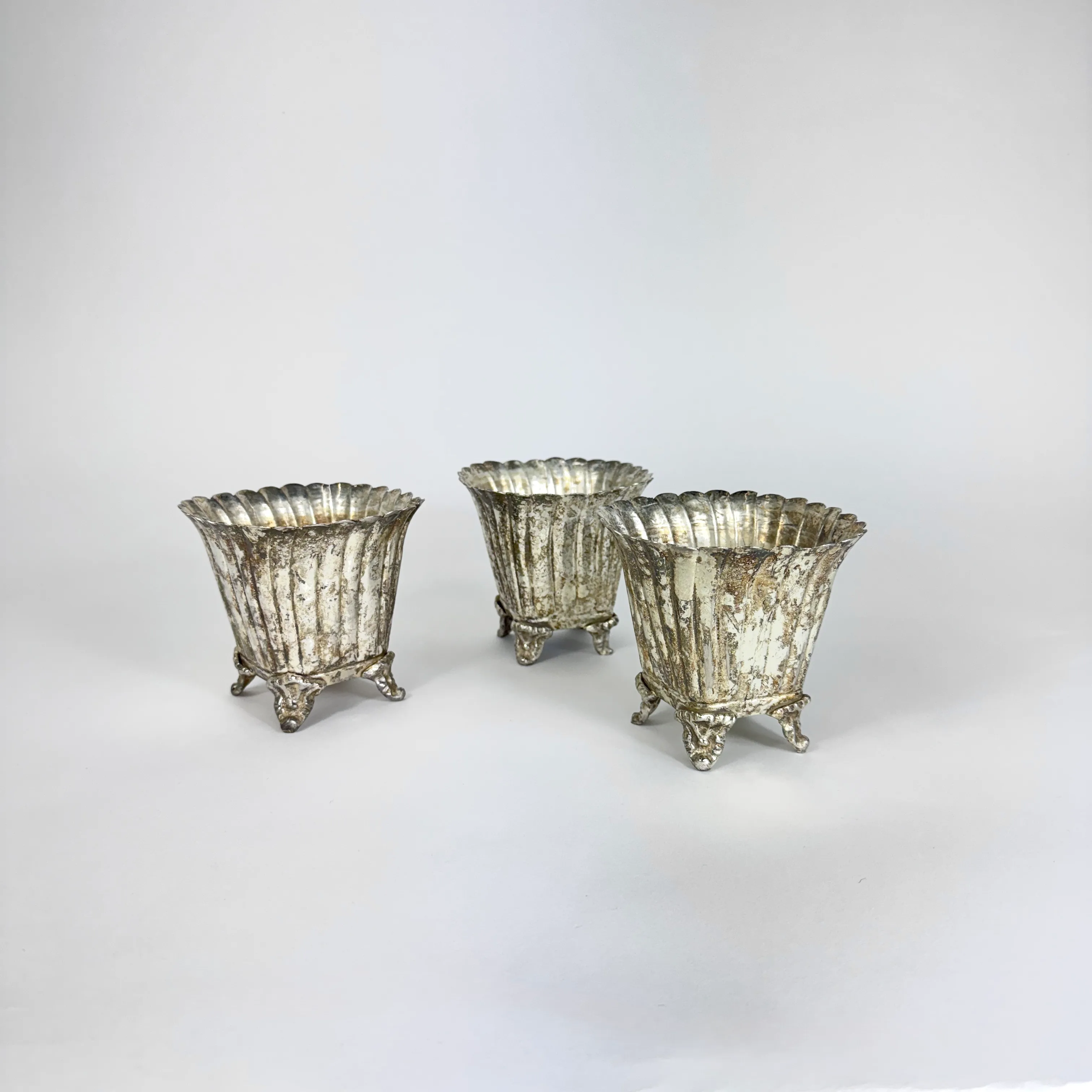SILVER FOOTED PLANTER