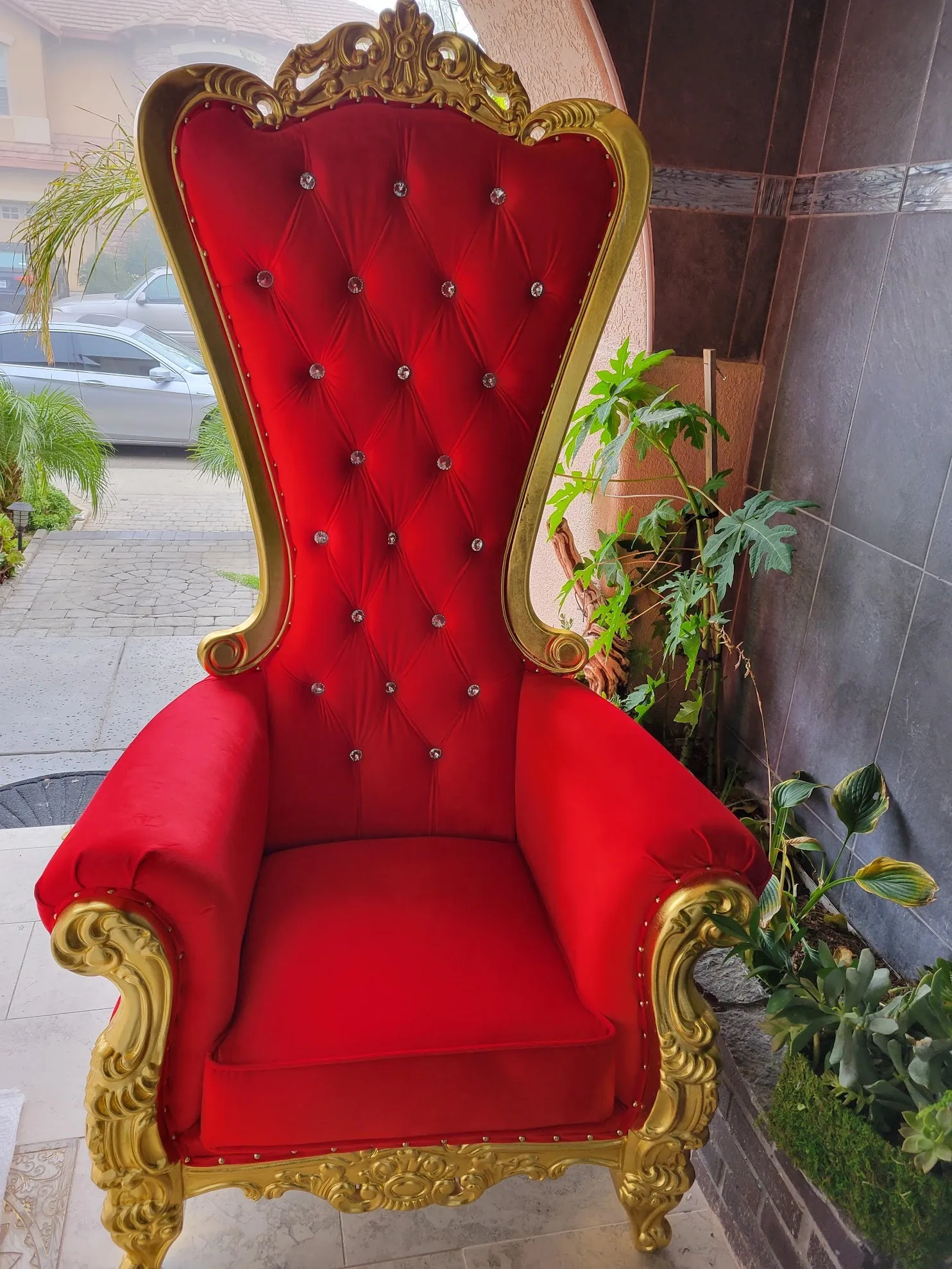 Throne Red gold 